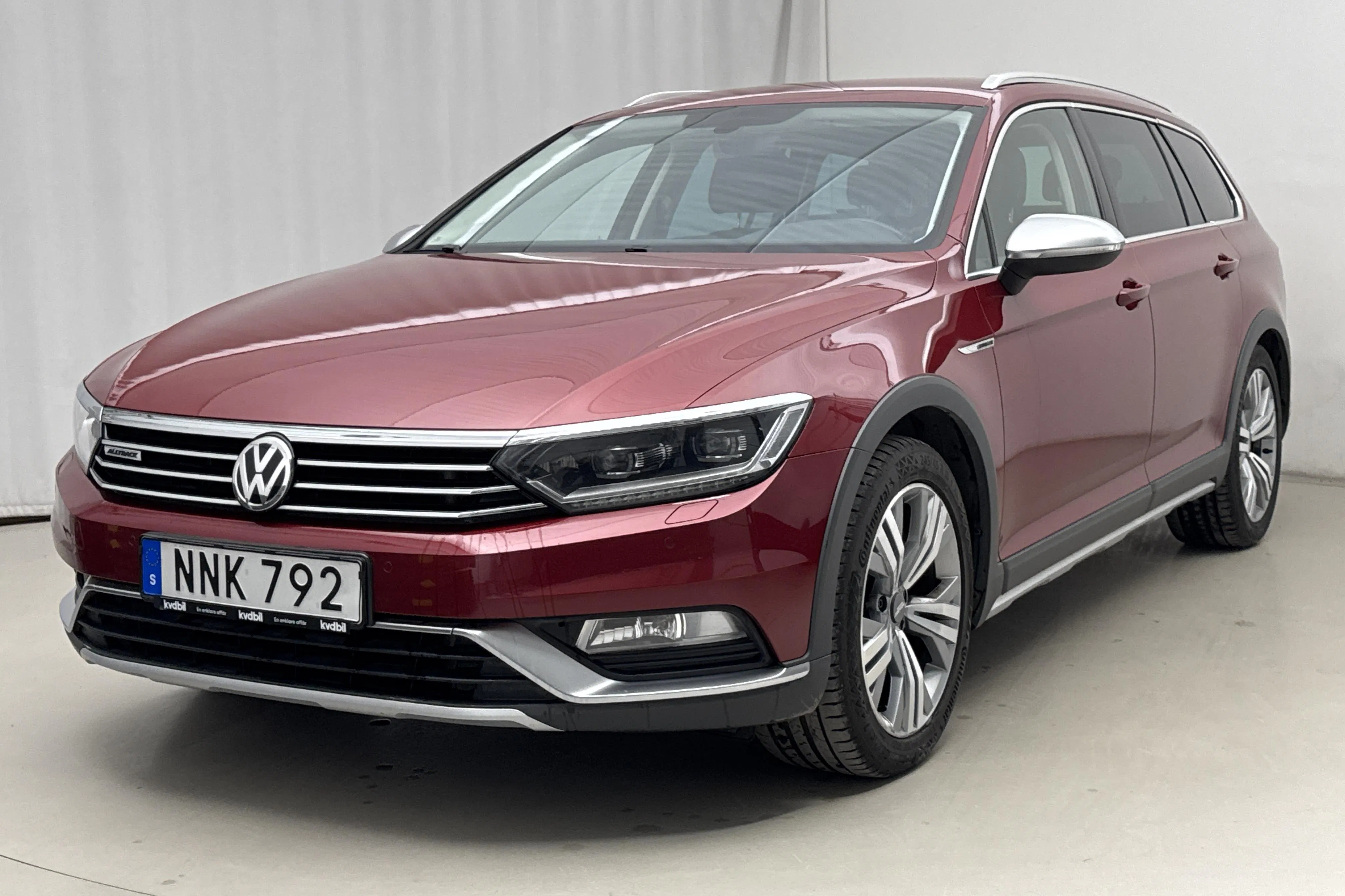 Presentationsfoto 1 av 20: VW Passat Alltrack 2.0 TDI 4MOTION (190hk) - 18 754 mil - Automat - Dark Red - 2016
