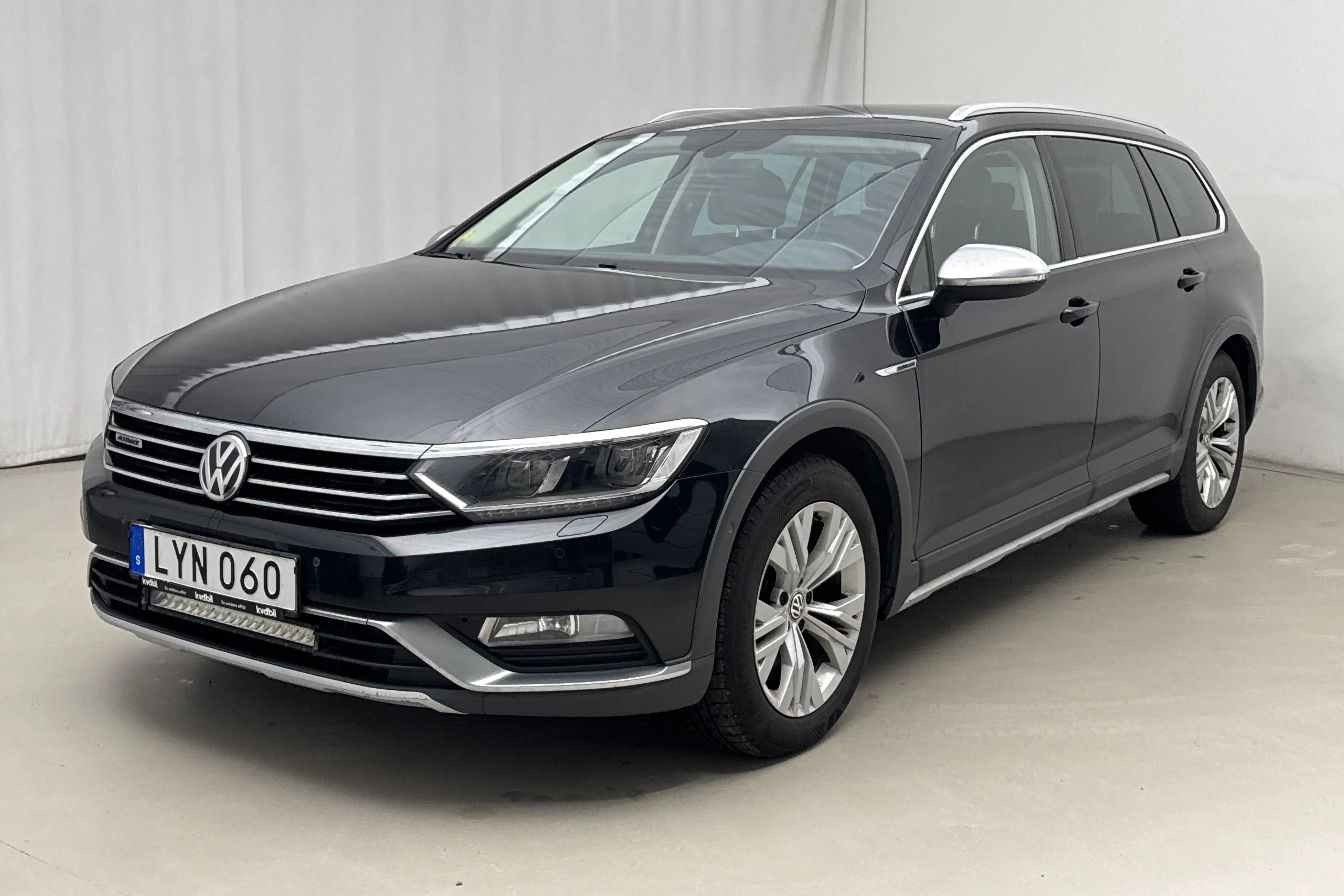 Presentationsfoto 1 av 15: VW Passat Alltrack 2.0 TDI 4MOTION (190hk) - 23 902 mil - Automat - svart - 2016