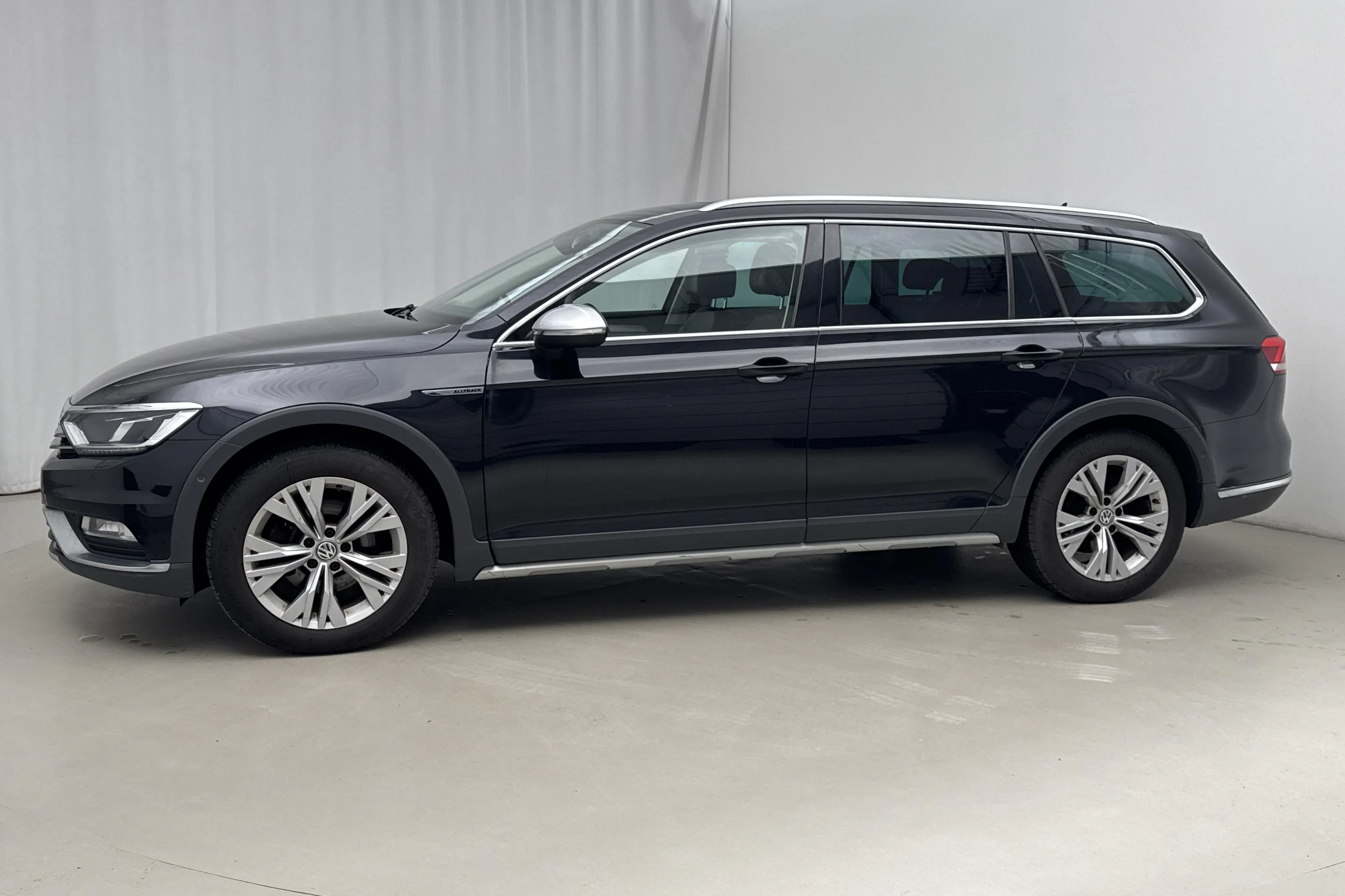 Presentationsfoto 2 av 15: VW Passat Alltrack 2.0 TDI 4MOTION (190hk) - 23 902 mil - Automat - svart - 2016