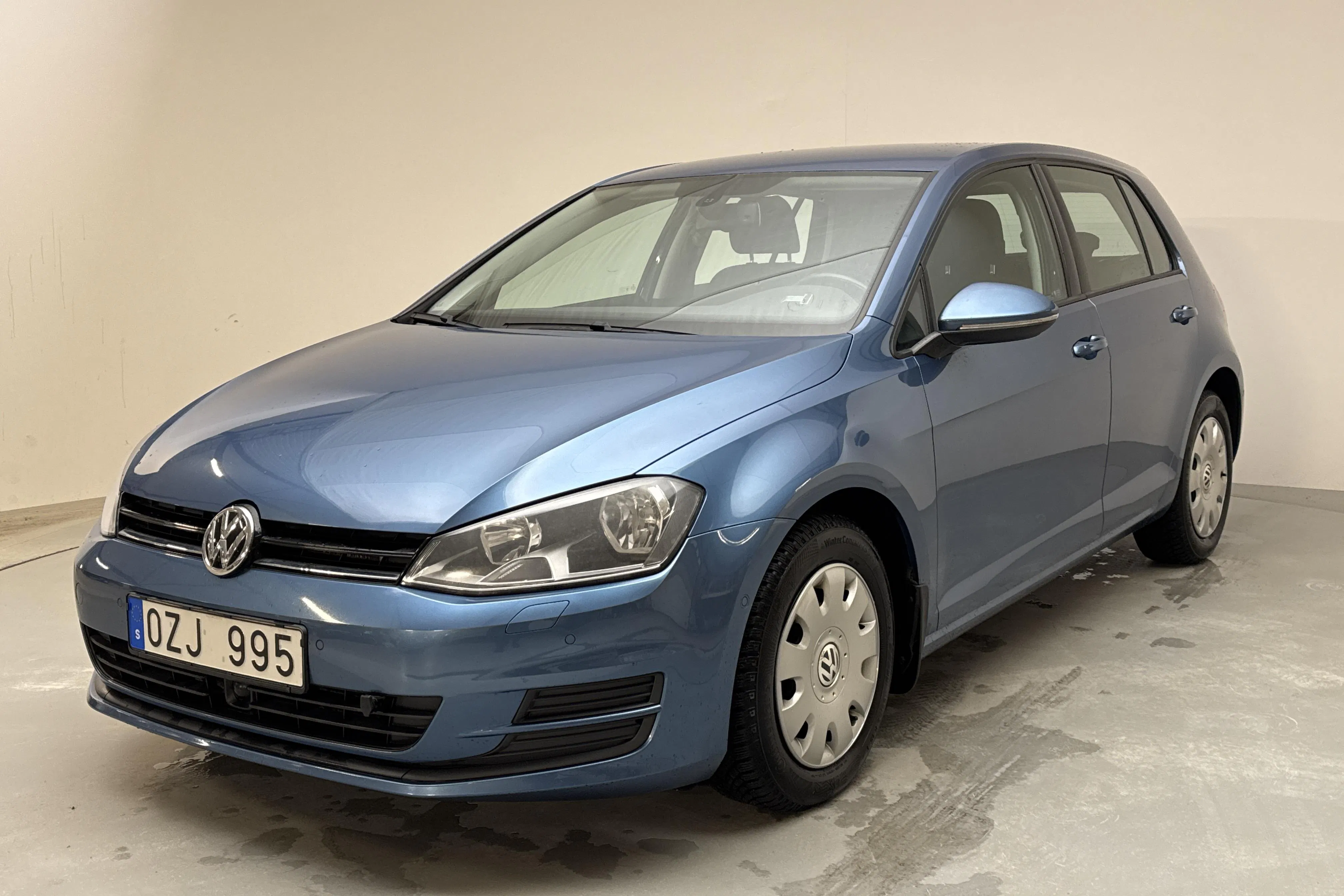 Presentationsfoto 1 av 13: VW Golf VII 1.6 TDI BlueMotion Technology 5dr (105hk) - 12 832 mil - Manuell - blå - 2013