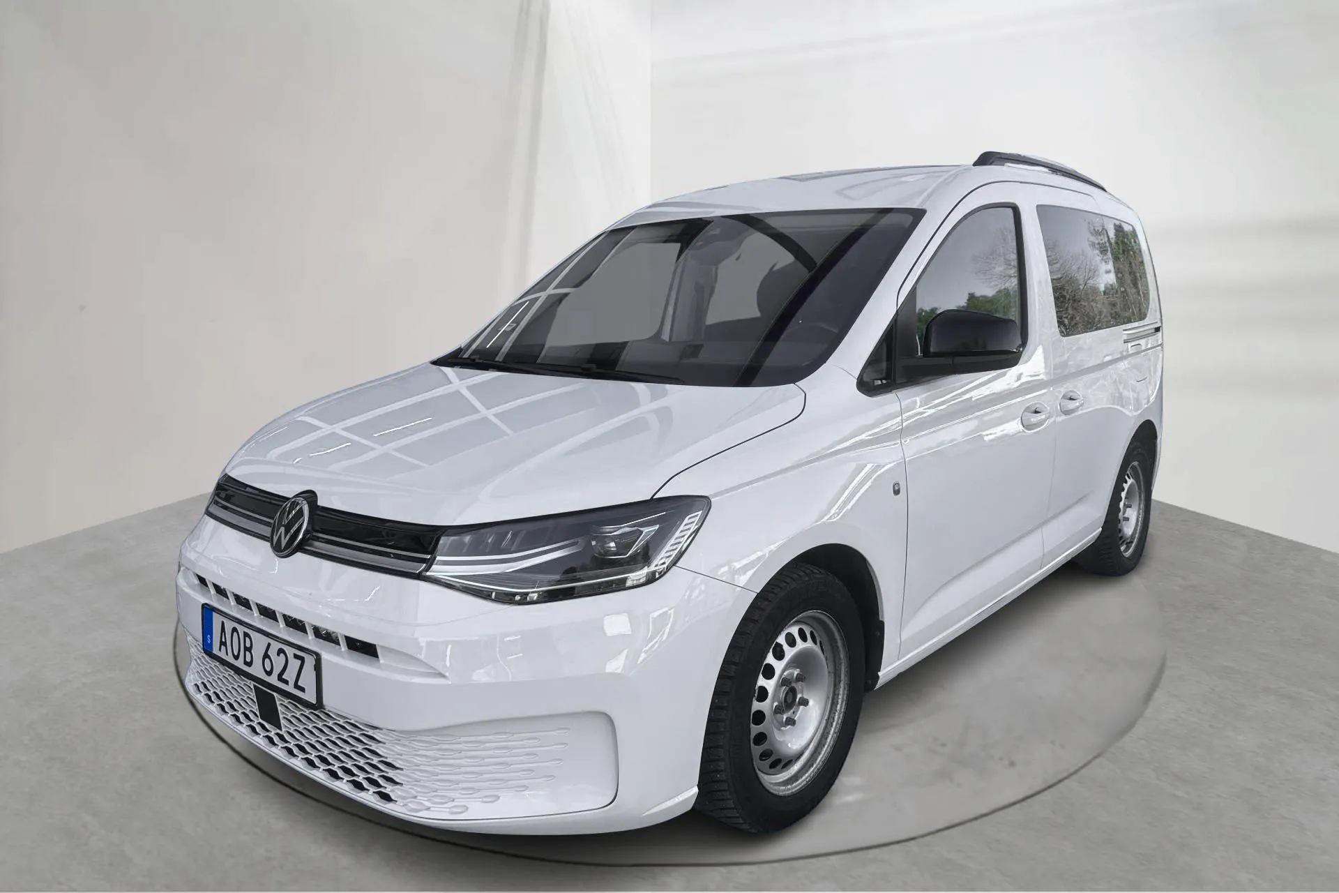 Presentationsfoto 1 av 16: VW Caddy Life Maxi 2.0 TDI (122hk) - 10 990 mil - Automat - vit - 2022