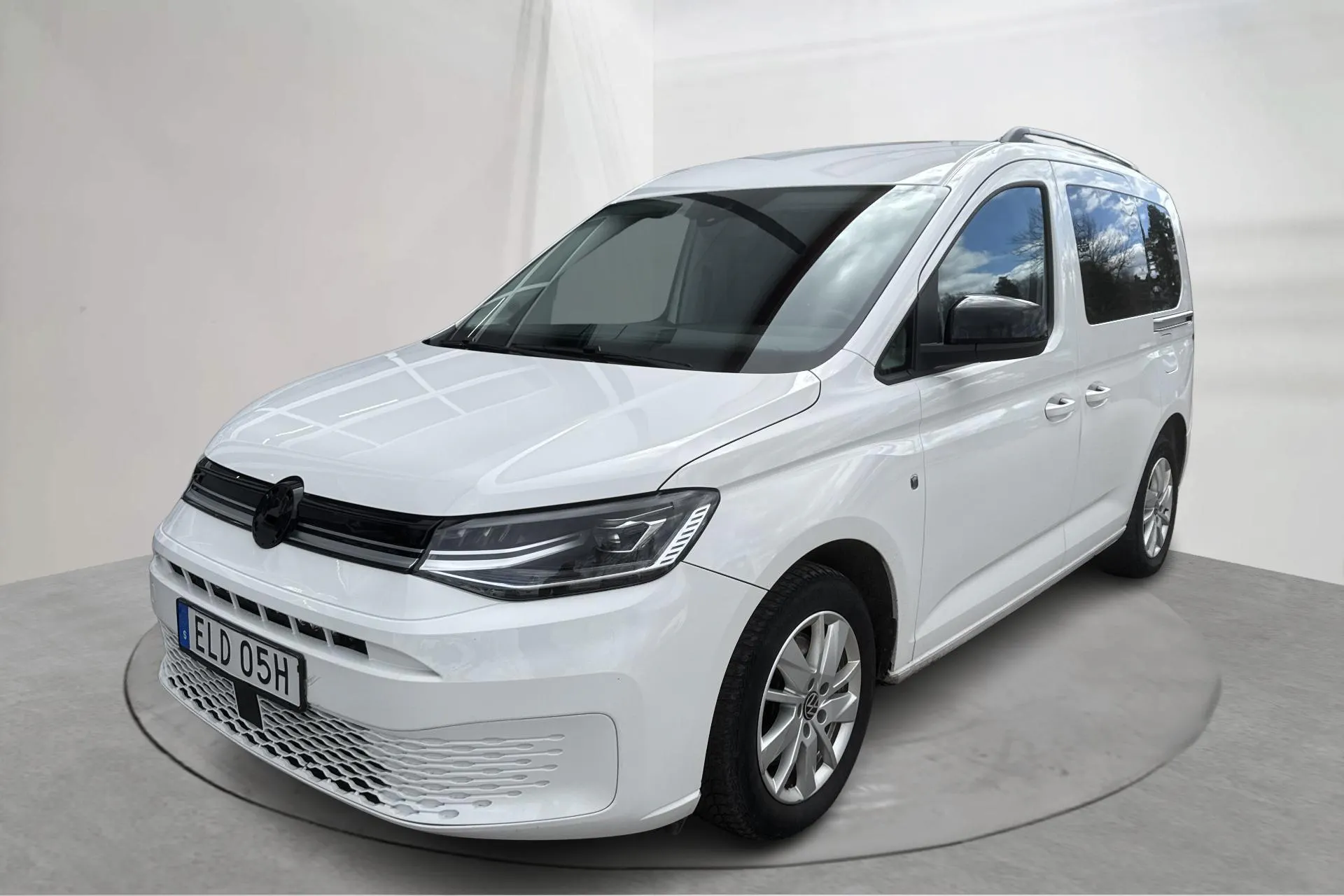 Presentation photo 1 of 17: VW Caddy Life Maxi 2.0 TDI (122hk) - 38 550 km - Automatic - white - 2022