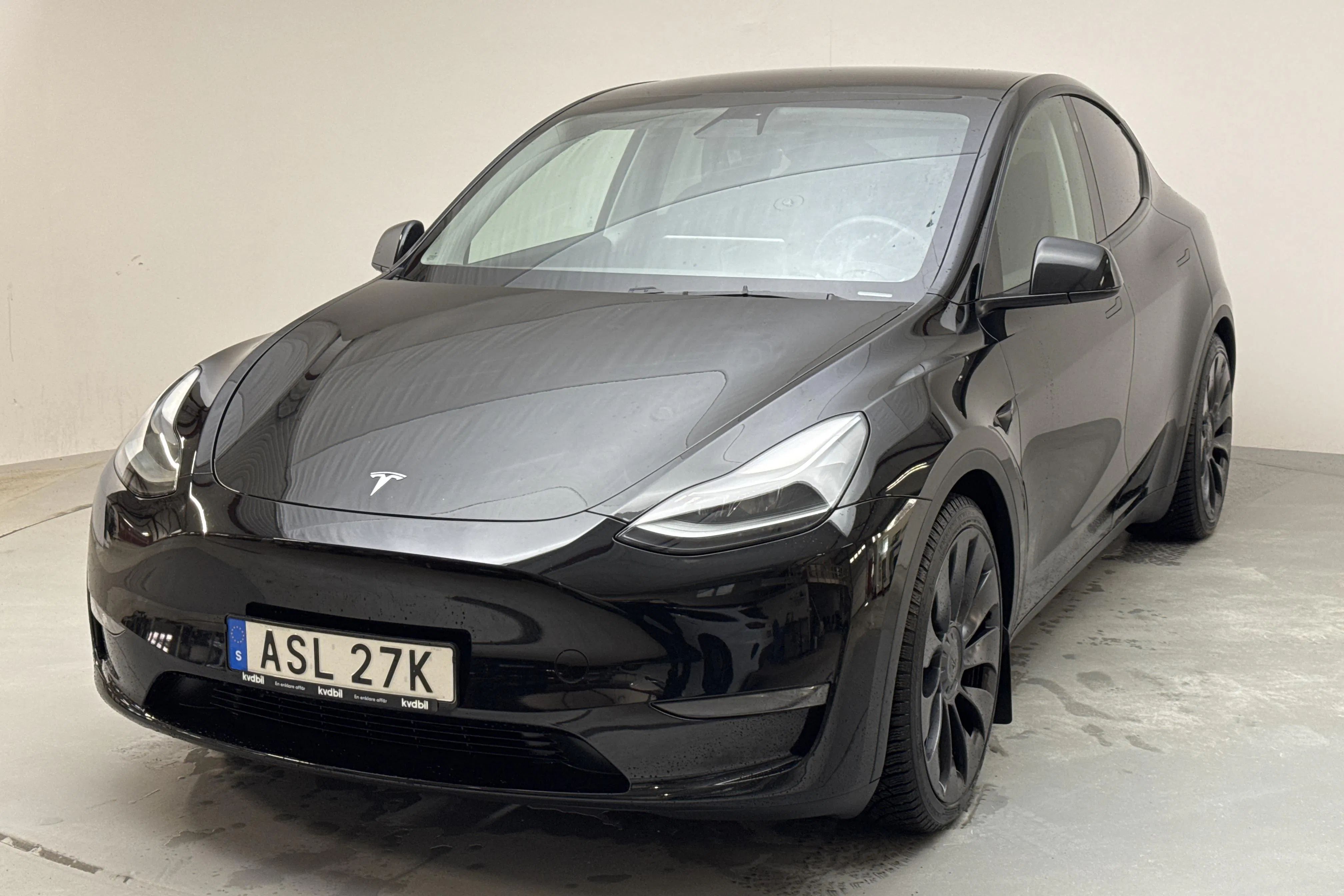 Presentationsfoto 1 av 20: Tesla Model Y Performance Dual Motor AWD - 5 939 mil - Automat - svart - 2023