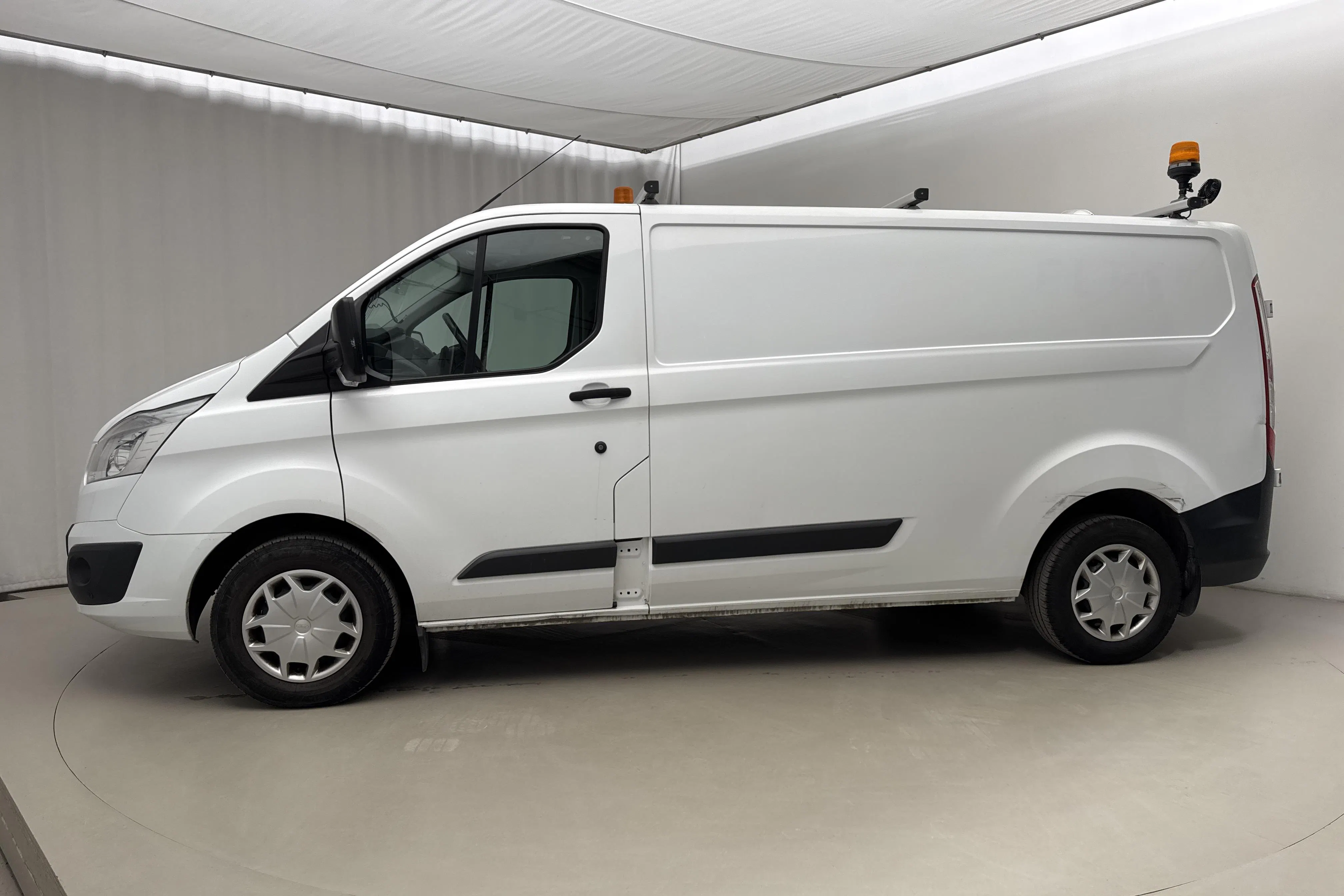 Presentation photo 2 of 18: Ford Transit Custom 300 (130hk) - 97 660 km - Manual - white - 2018