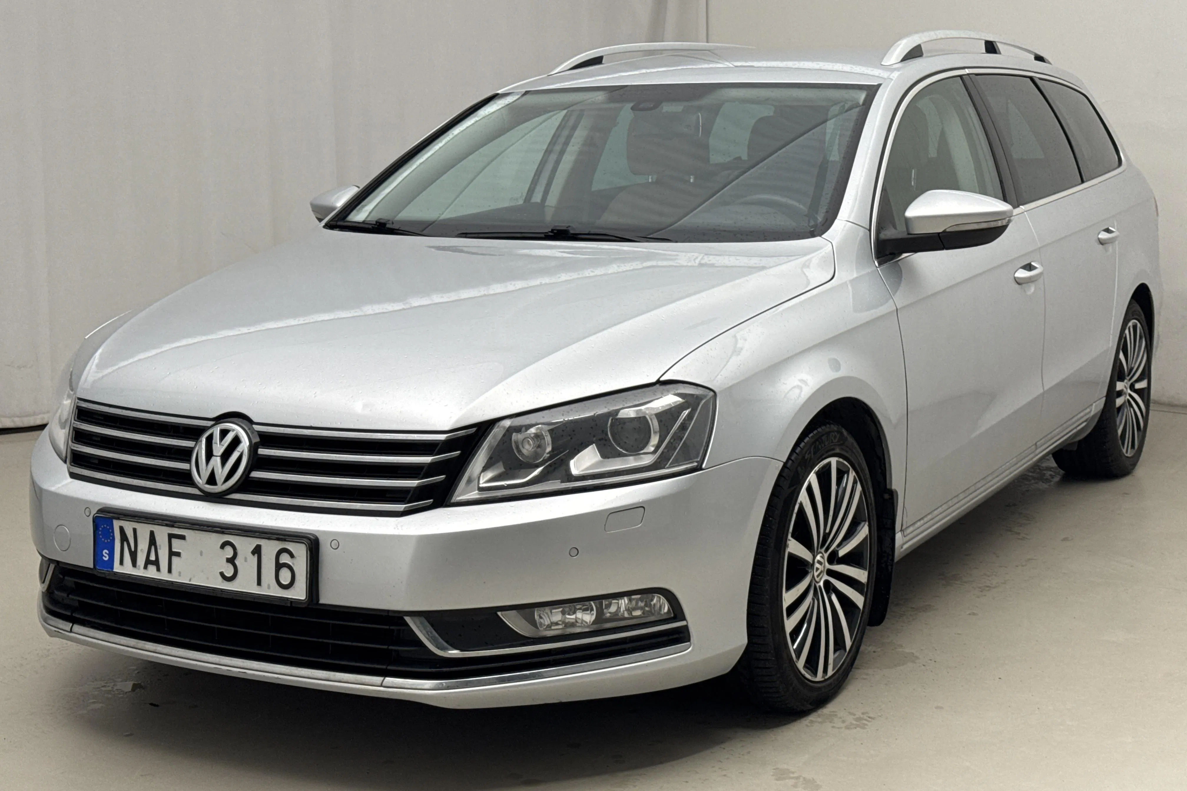 Presentation photo 1 of 18: VW Passat 2.0 TDI BlueMotion Technology Variant 4Motion (170hk) - 167 260 km - Automatic - silver - 2013