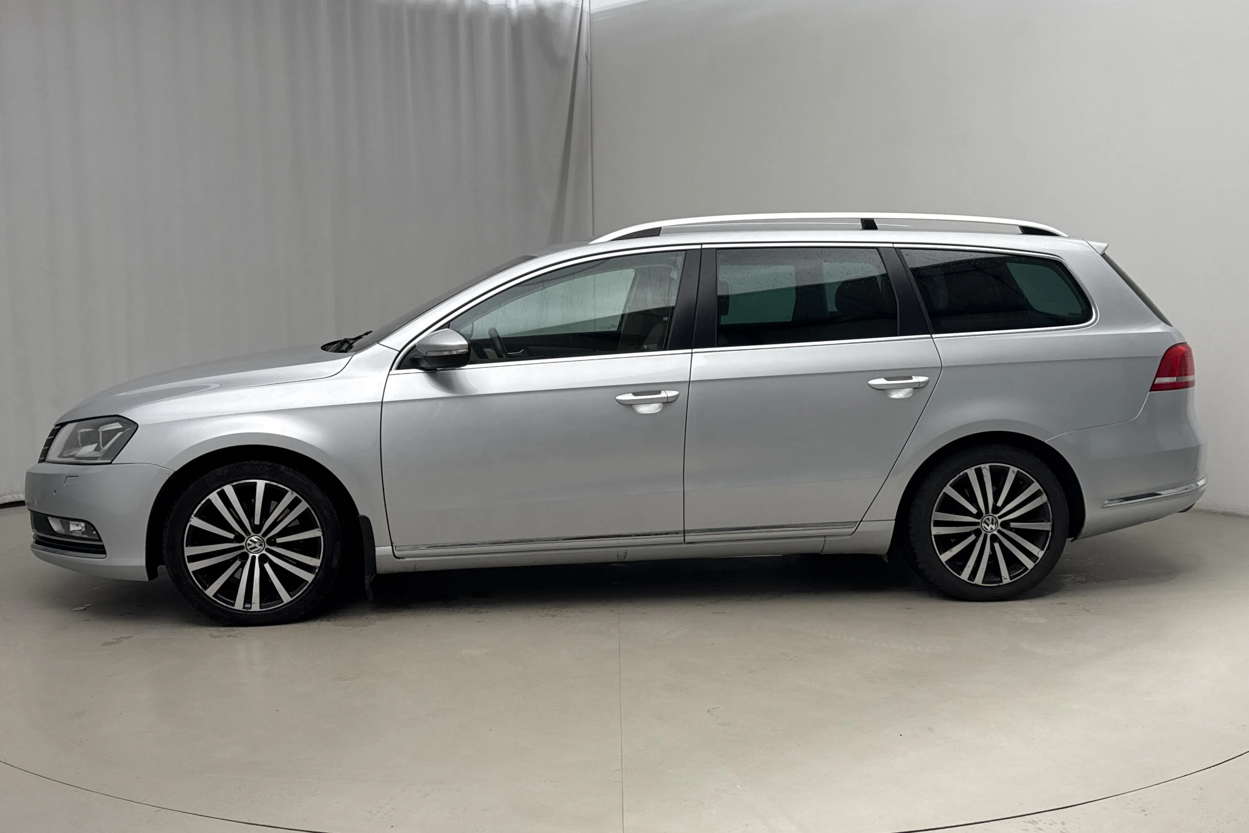 Presentation photo 2 of 18: VW Passat 2.0 TDI BlueMotion Technology Variant 4Motion (170hk) - 167 260 km - Automatic - silver - 2013