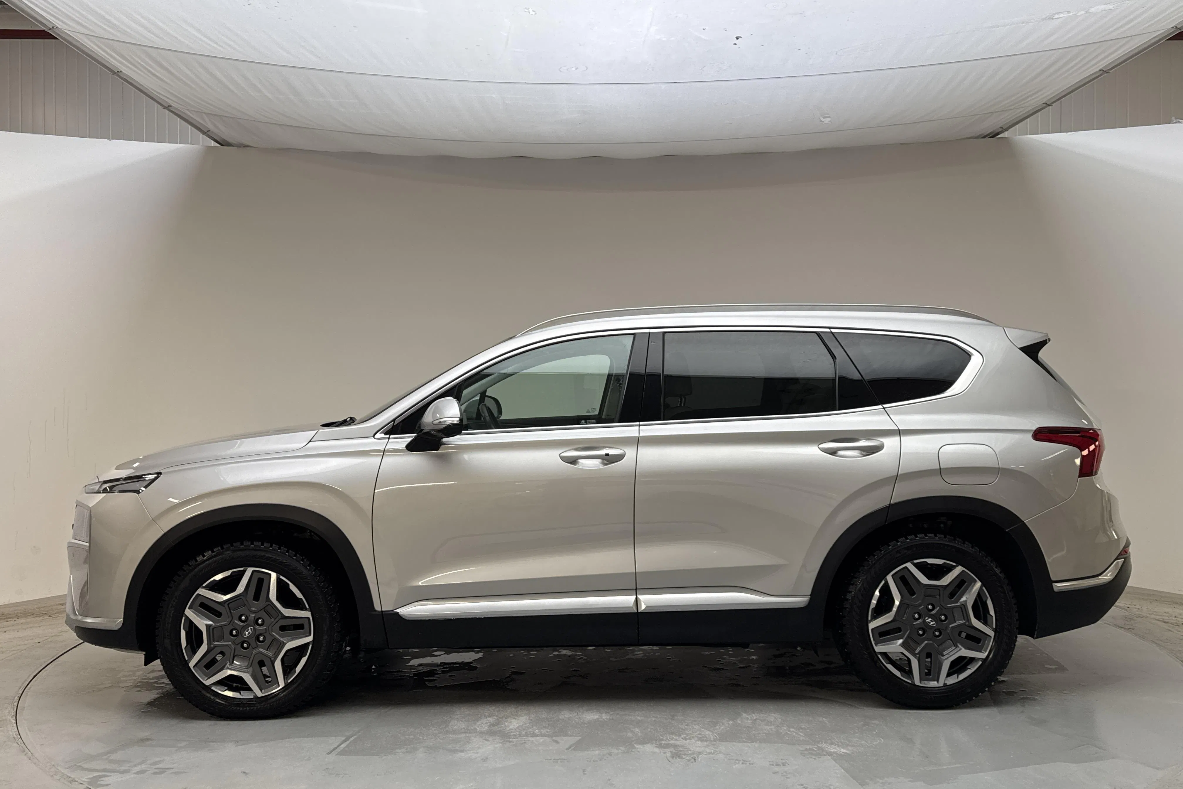 Presentation photo 2 of 17: Hyundai Santa Fé 1.6 T-GDi plug-in hybrid 4WD (265hk) - 162 910 km - Automatic - gray - 2021