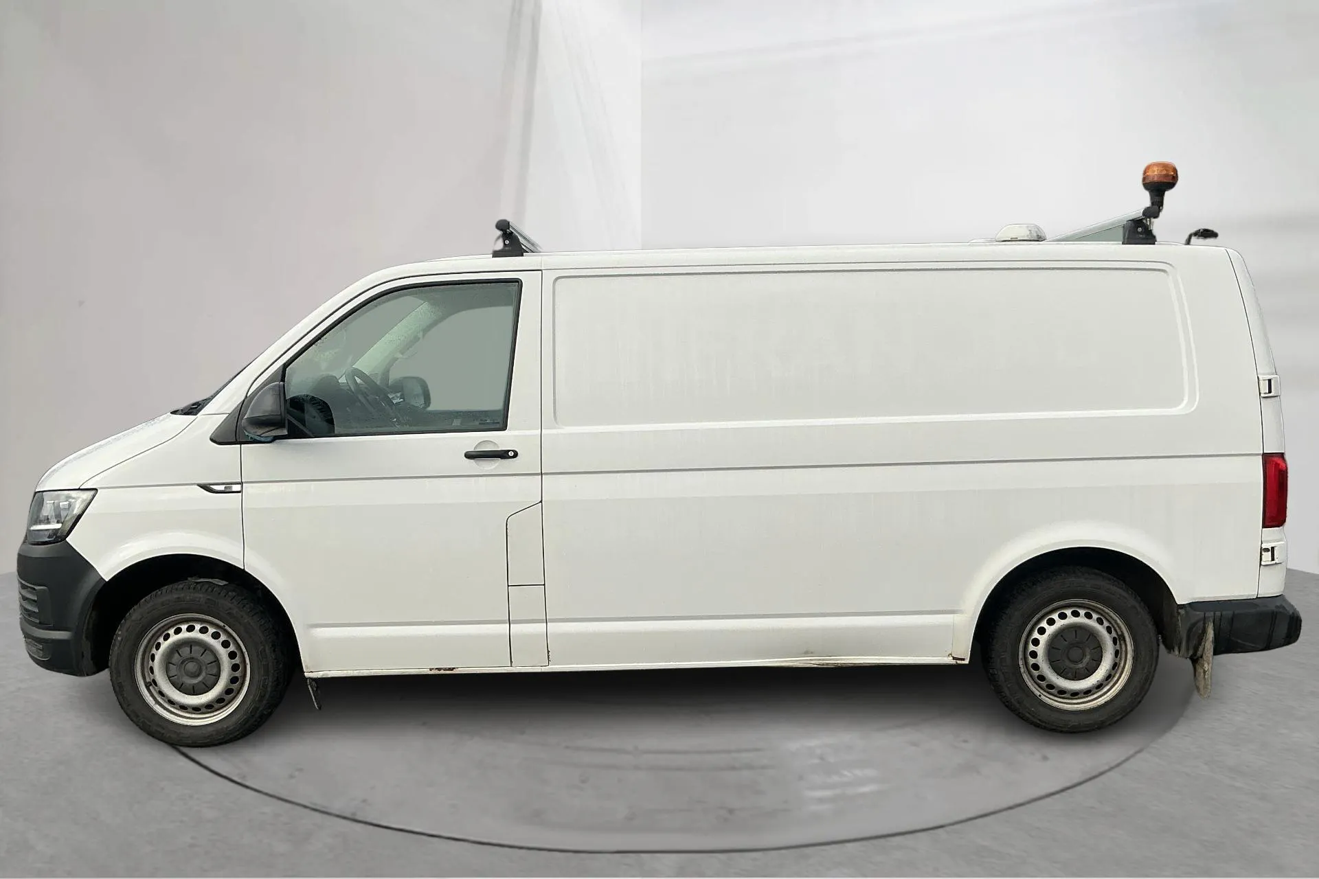 Presentation photo 2 of 13: VW Transporter T6 2.0 TDI BMT Skåp 4MOTION (150hk) - 178 030 km - Manual - white - 2018