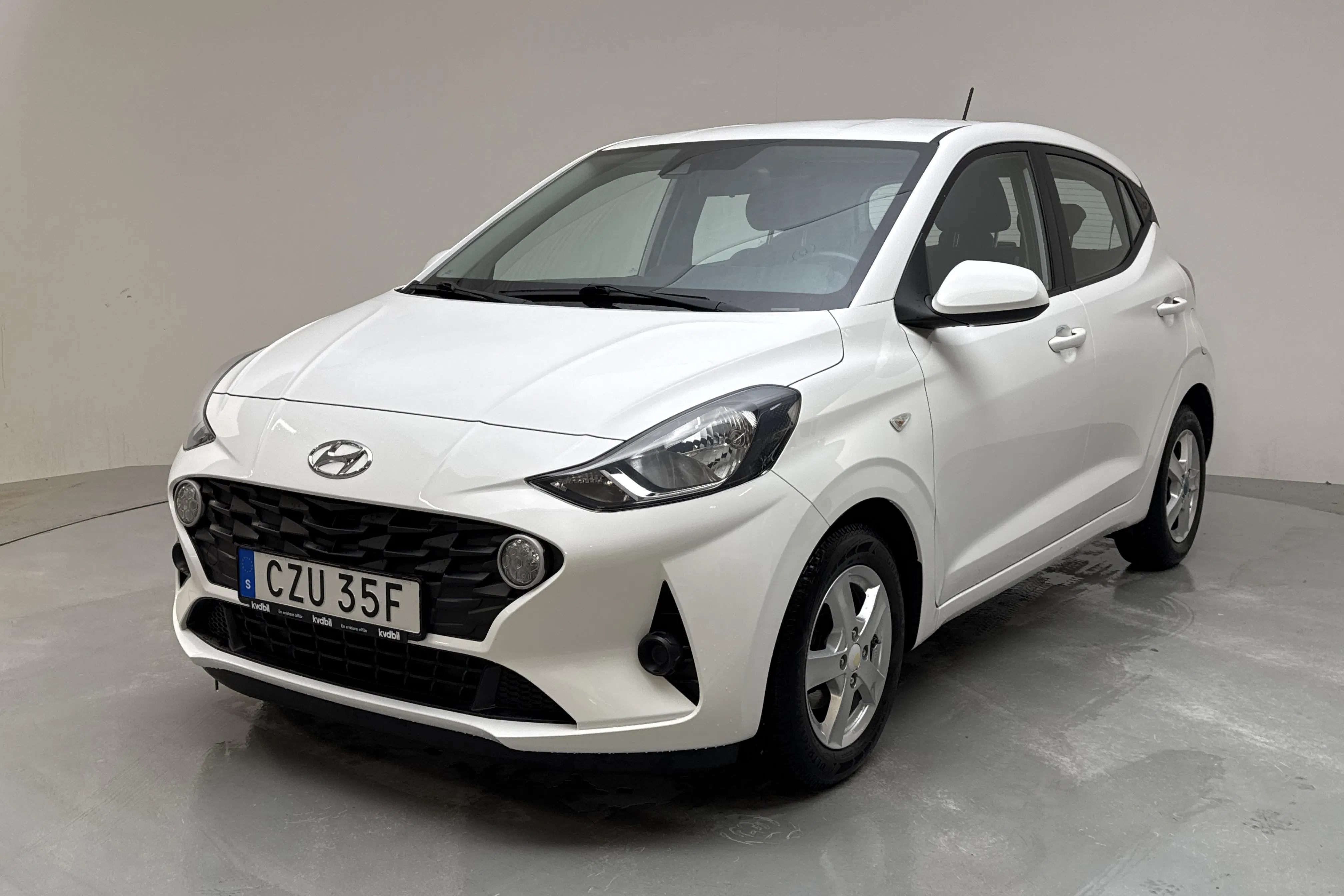 Presentationsfoto 1 av 12: Hyundai i10 1.0 MPi (67hk) - 5 301 mil - Automat - vit - 2020