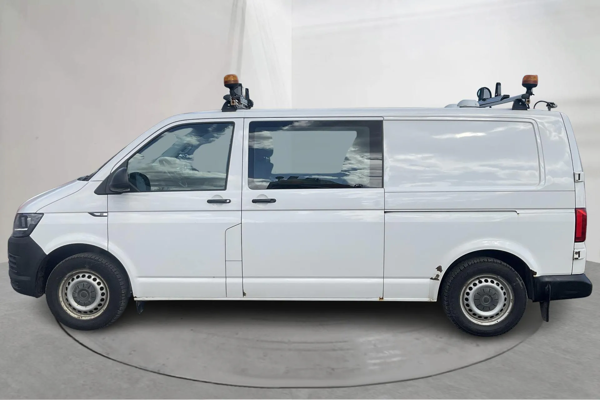 Presentationsfoto 2 av 11: VW Transporter Kombi T6 2.0 TDI BMT  4MOTION (150hk) - 23 408 mil - Manuell - vit - 2017