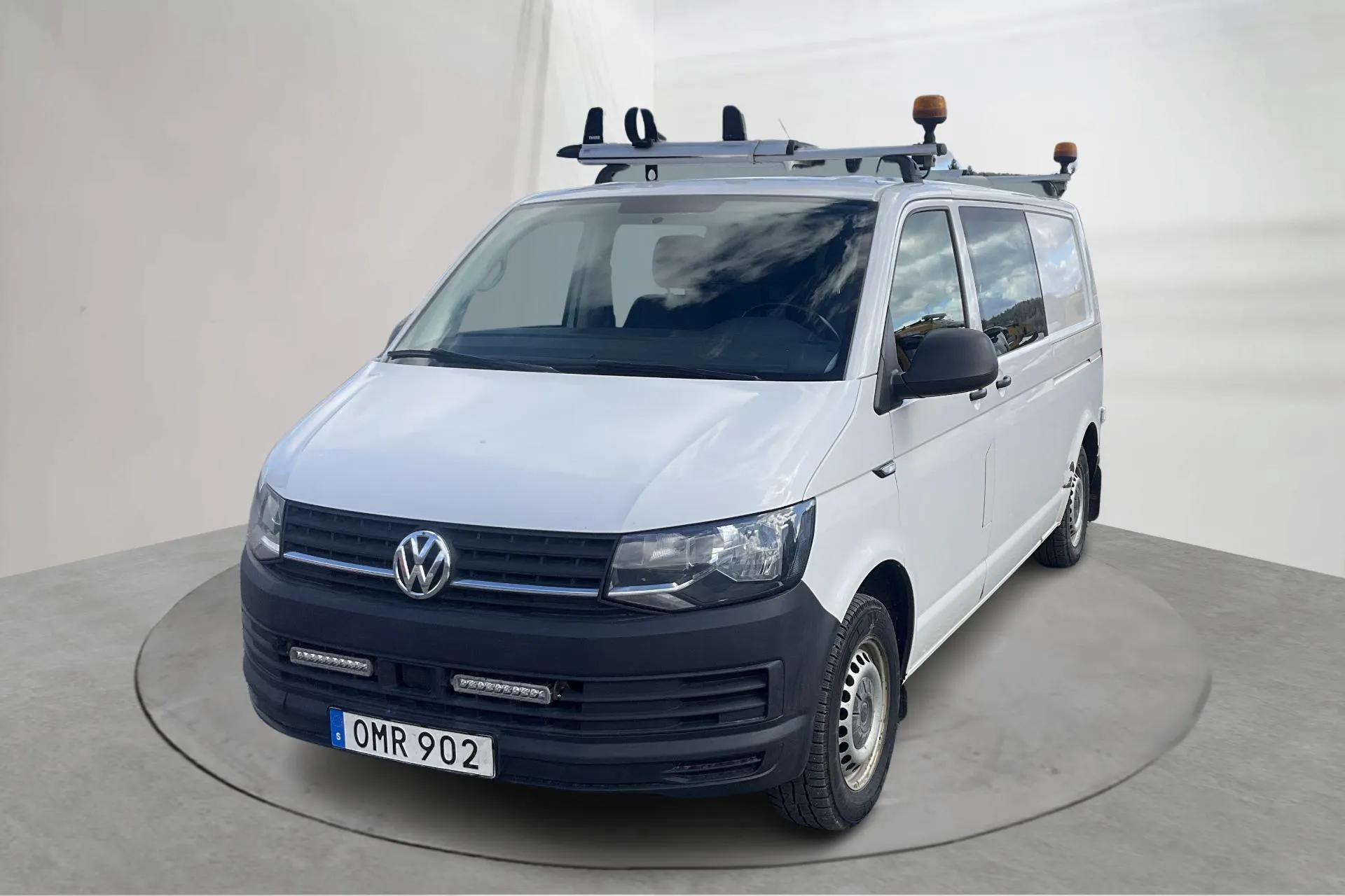 Presentationsfoto 1 av 11: VW Transporter Kombi T6 2.0 TDI BMT  4MOTION (150hk) - 23 408 mil - Manuell - vit - 2017