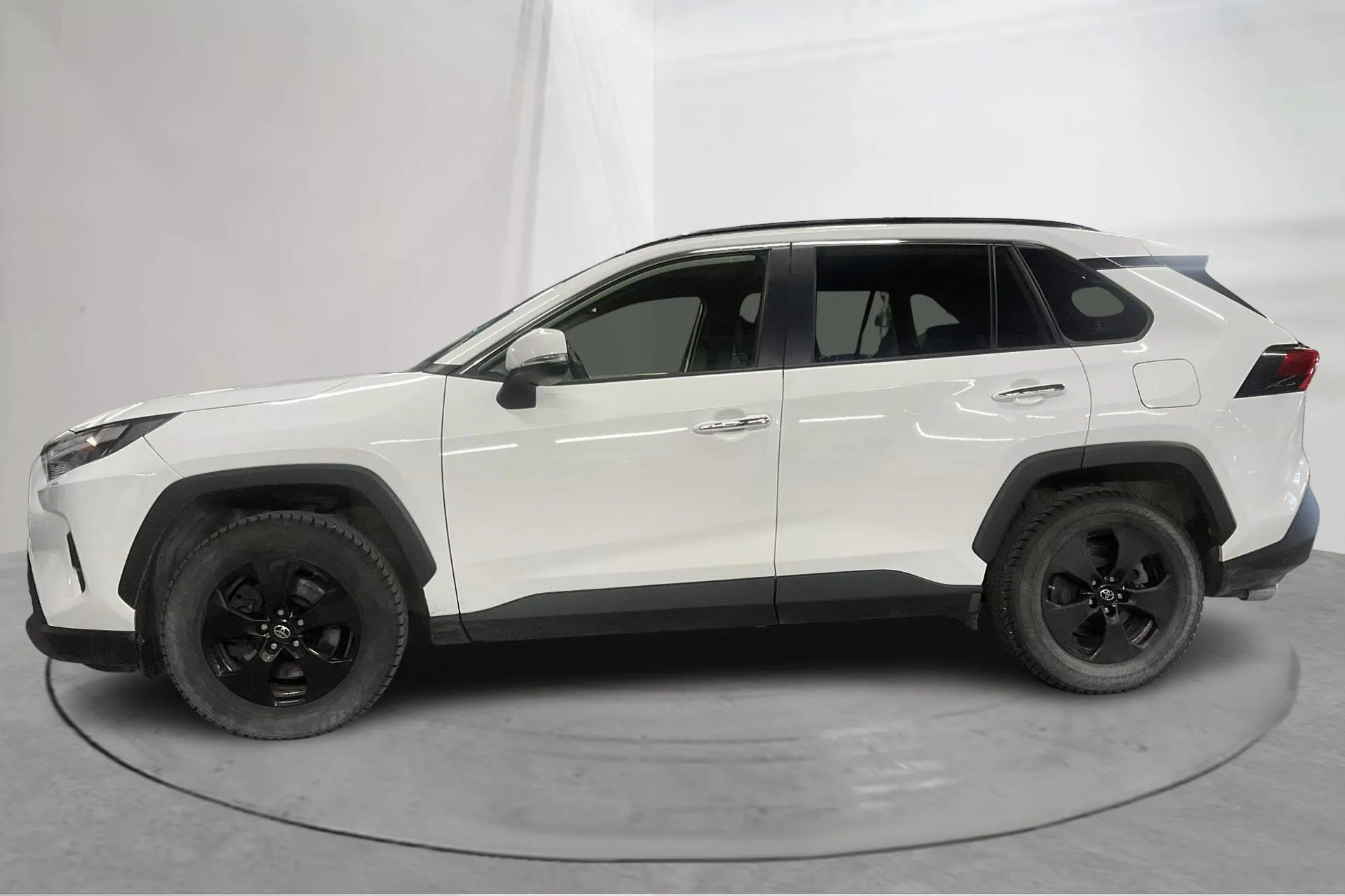 Presentationsfoto 2 av 15: Toyota RAV4 2.5 HSD AWD (222hk) - 17 599 mil - Automat - vit - 2022