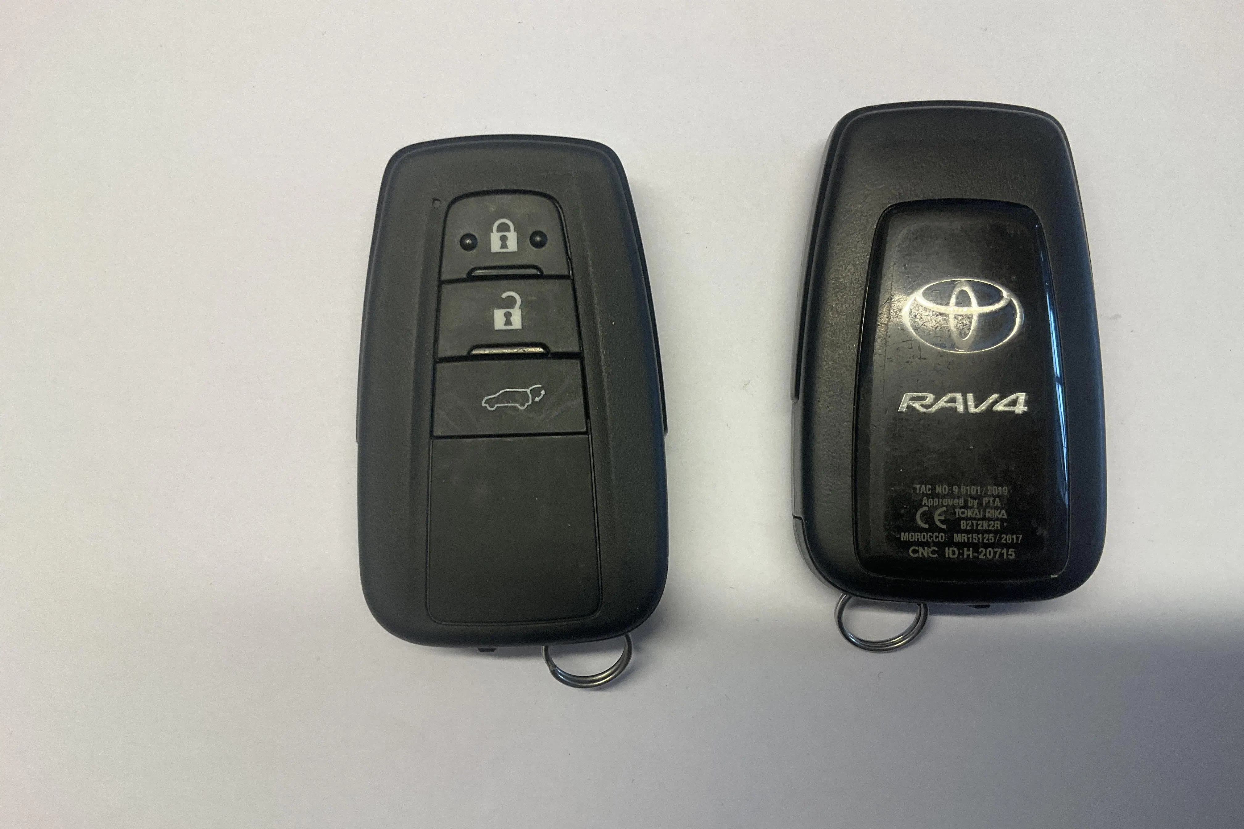 Presentationsfoto 15 av 15: Toyota RAV4 2.5 HSD AWD (222hk) - 17 599 mil - Automat - vit - 2022