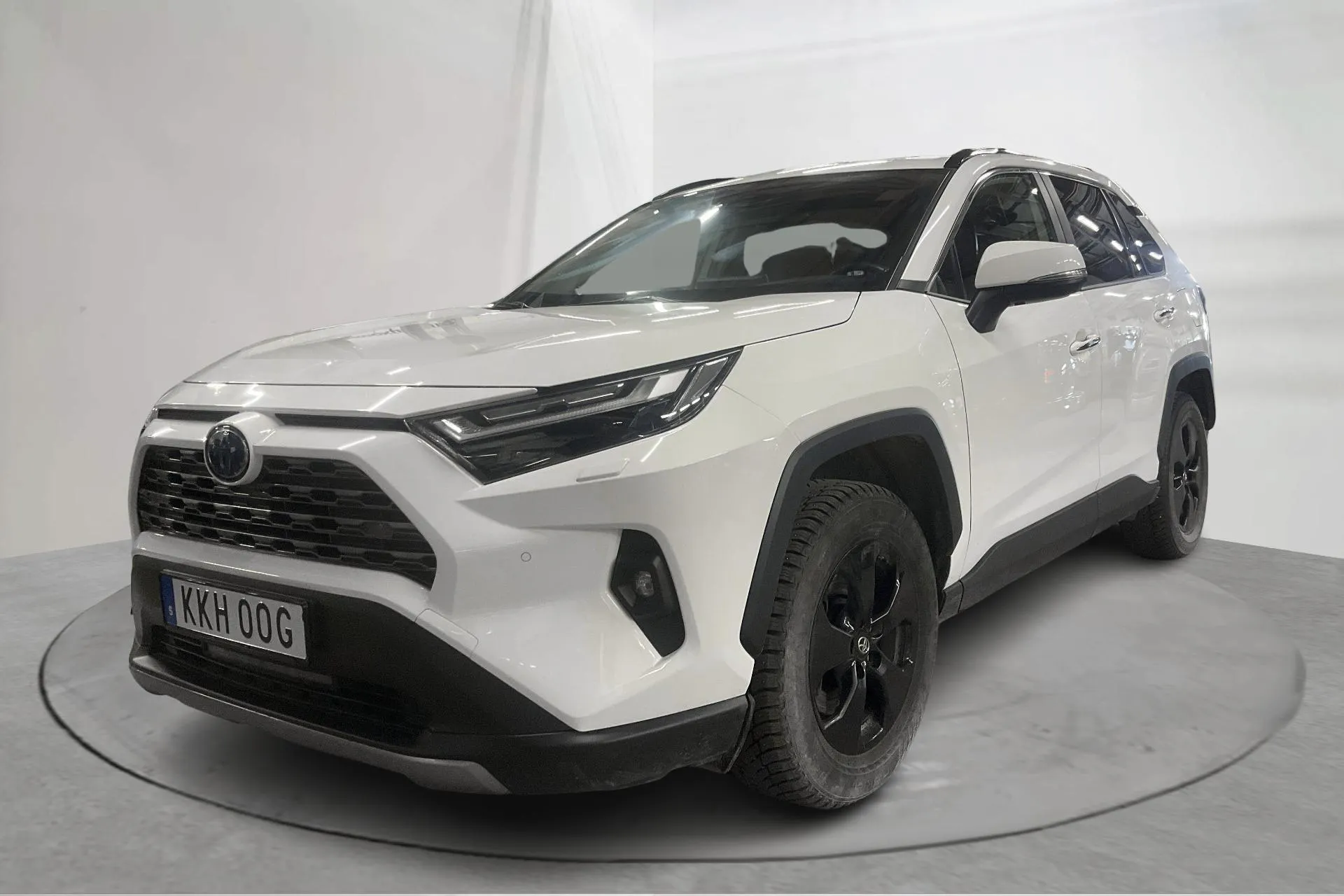 Presentationsfoto 1 av 15: Toyota RAV4 2.5 HSD AWD (222hk) - 17 599 mil - Automat - vit - 2022