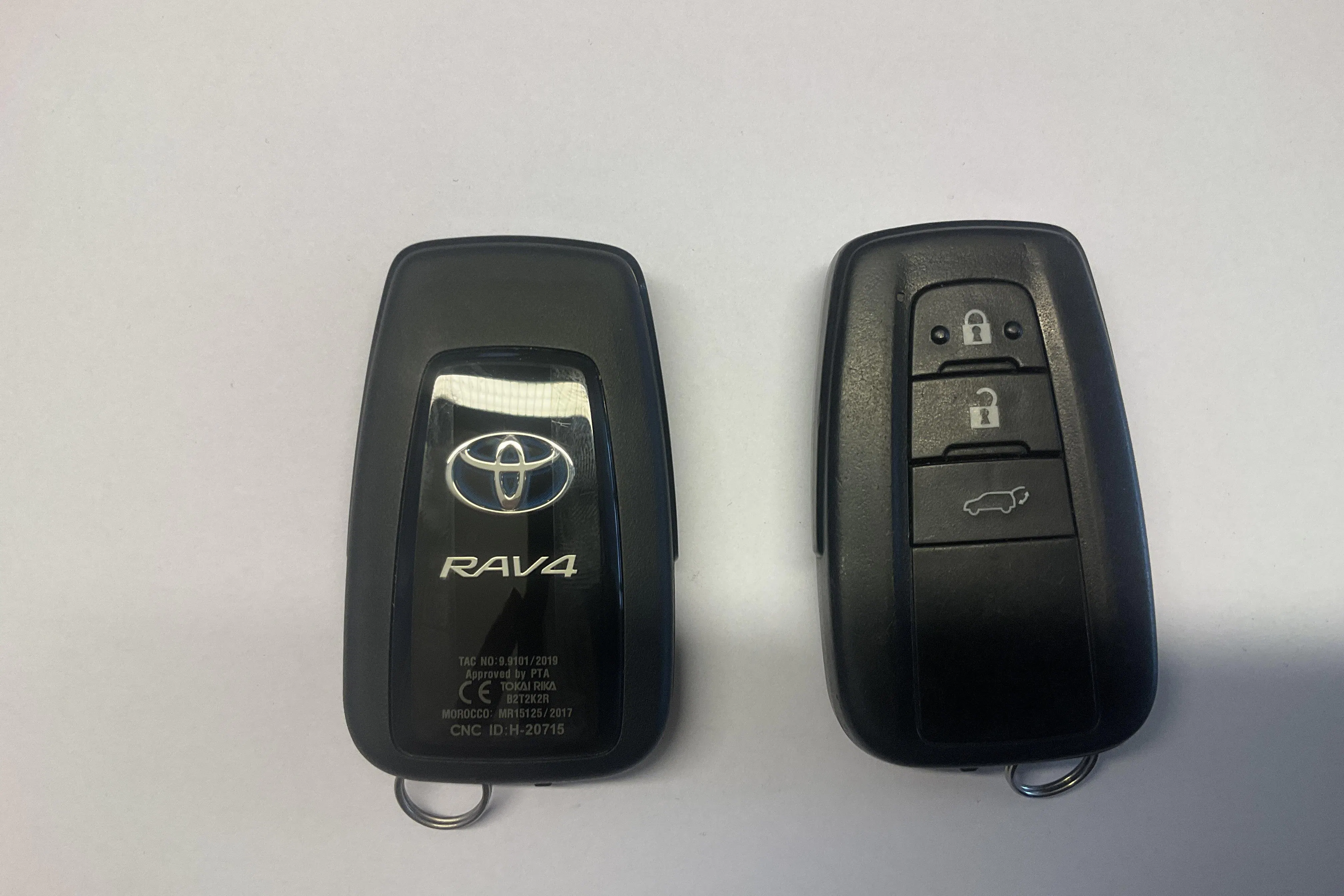 Presentationsfoto 16 av 16: Toyota RAV4 2.5 HSD AWD (222hk) - 17 833 mil - Automat - vit - 2022