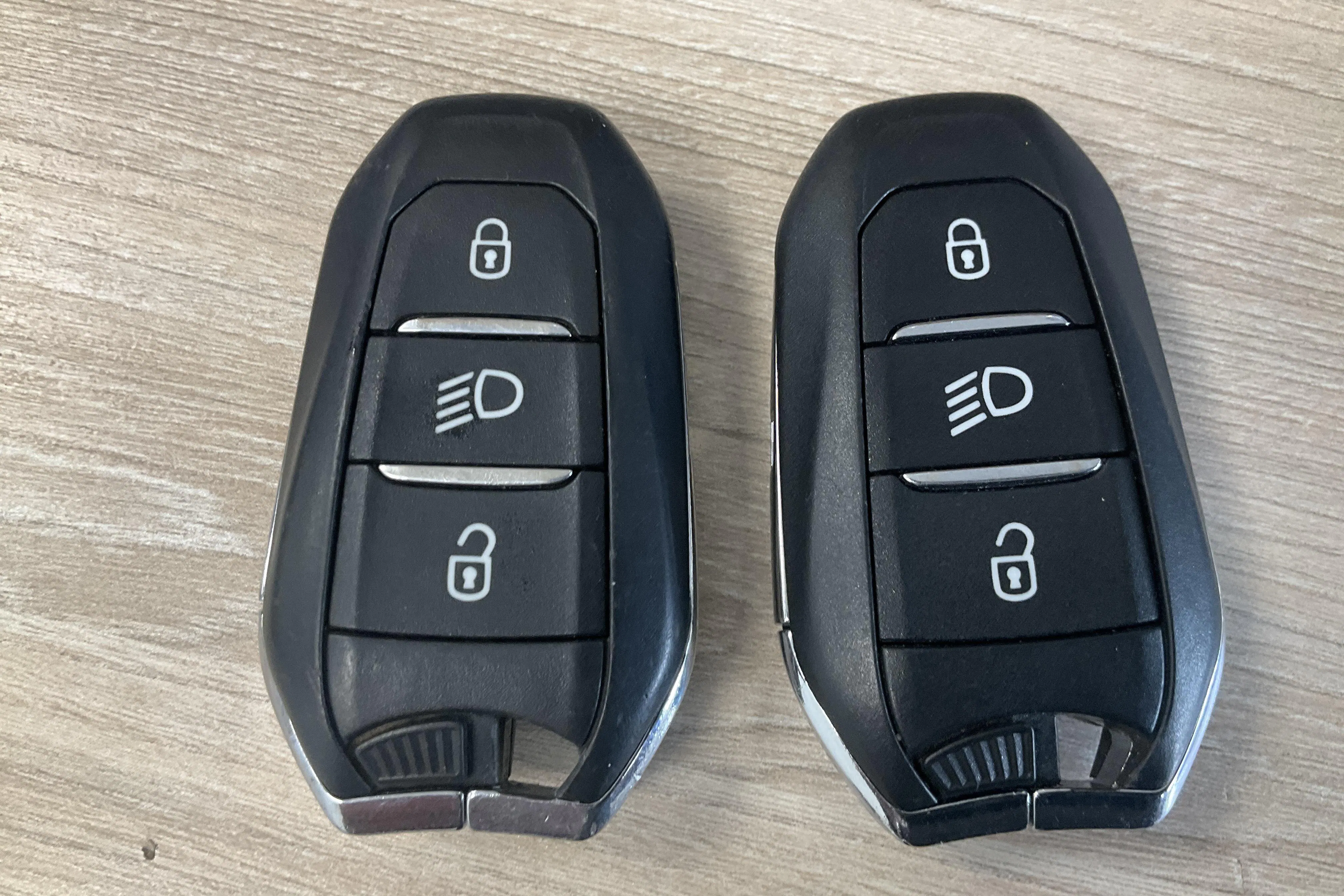 Presentationsfoto 19 av 19: Peugeot 5008 1.6 BlueHDi (120hk) - 12 867 mil - Manuell - grå - 2017