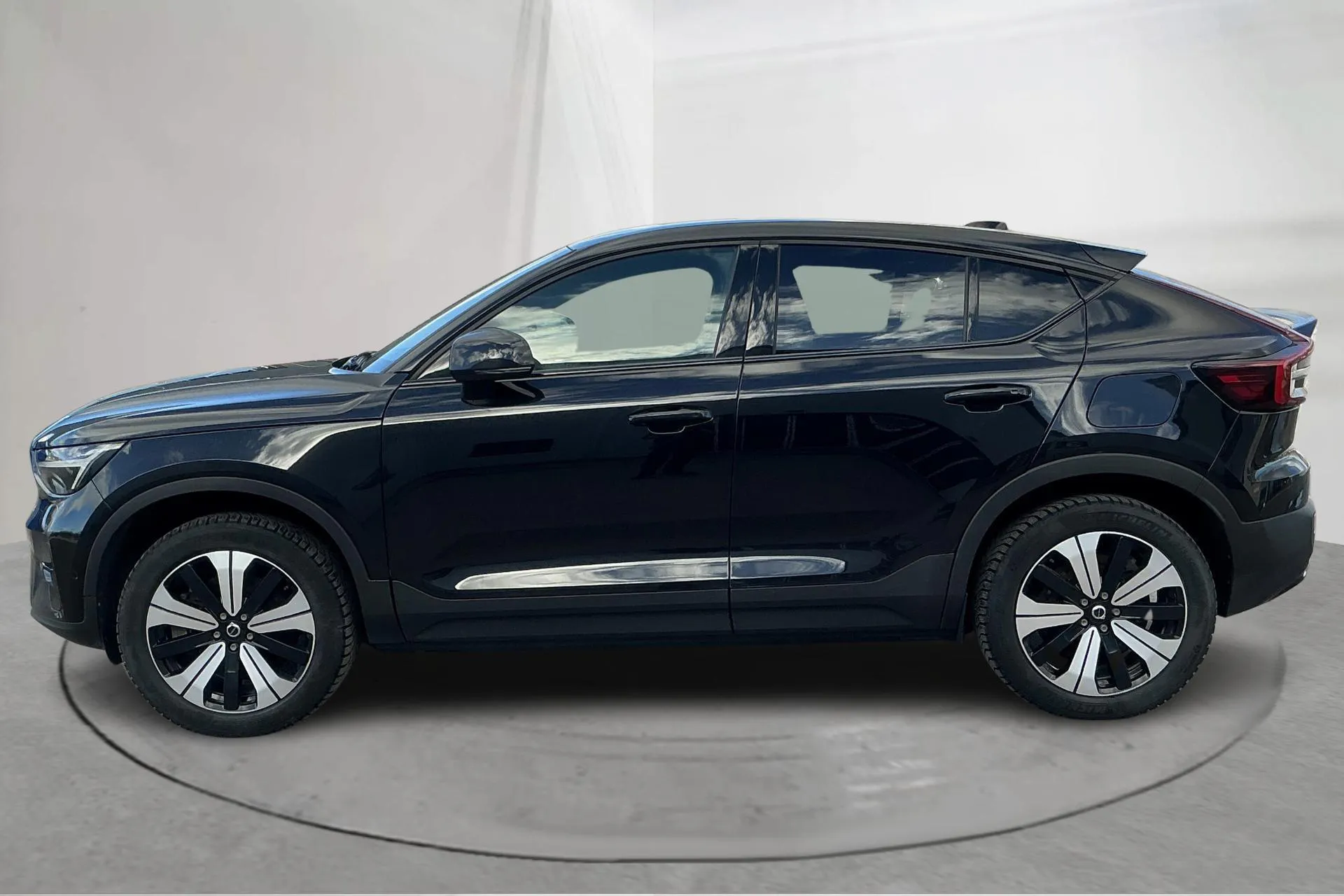 Presentationsfoto 2 av 17: Volvo C40 Recharge Twin (408hk) - 7 083 mil - Automat - svart - 2023