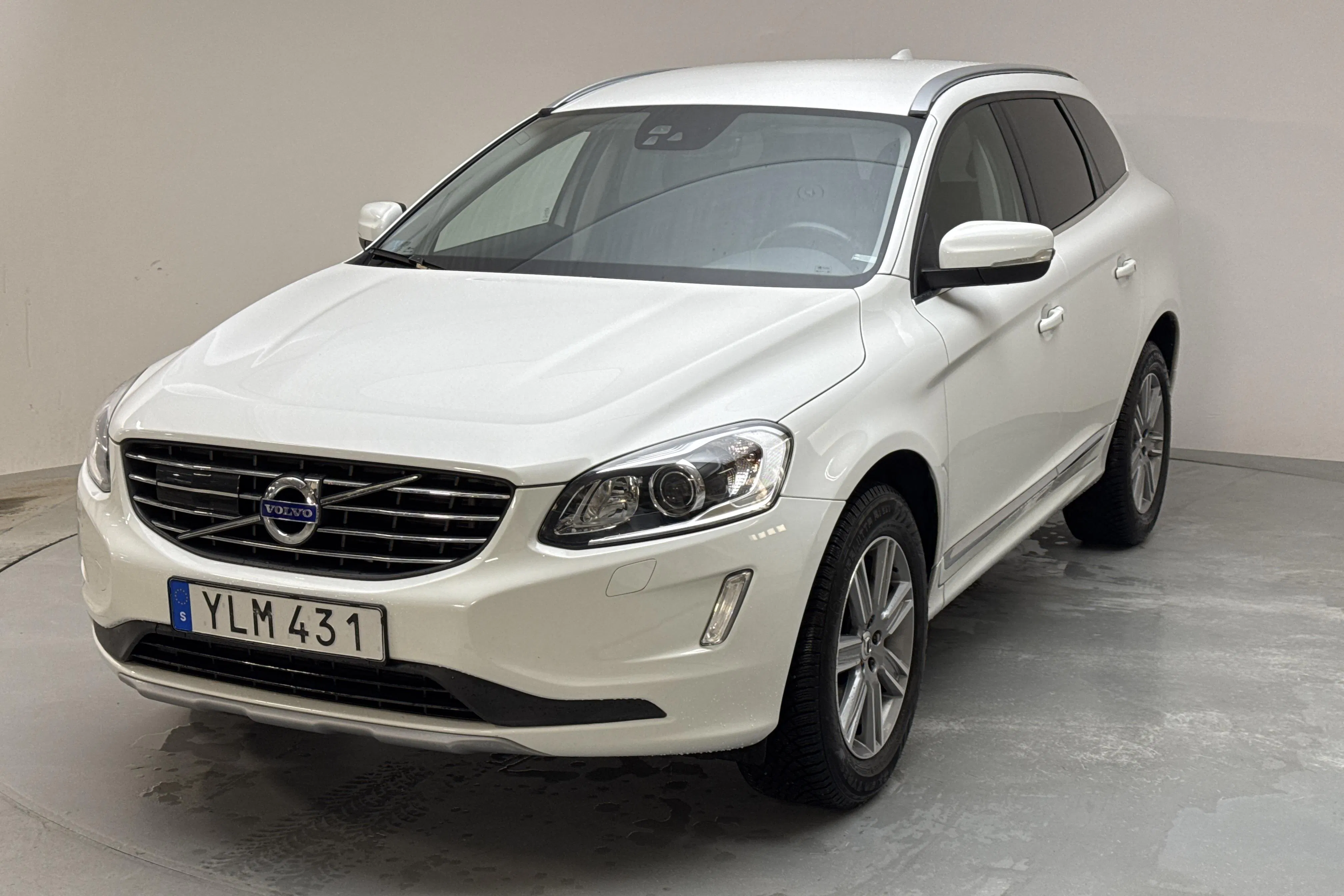 Presentation photo 1 of 14: Volvo XC60 D3 2WD (150hk) - 107 770 km - Automatic - white - 2017