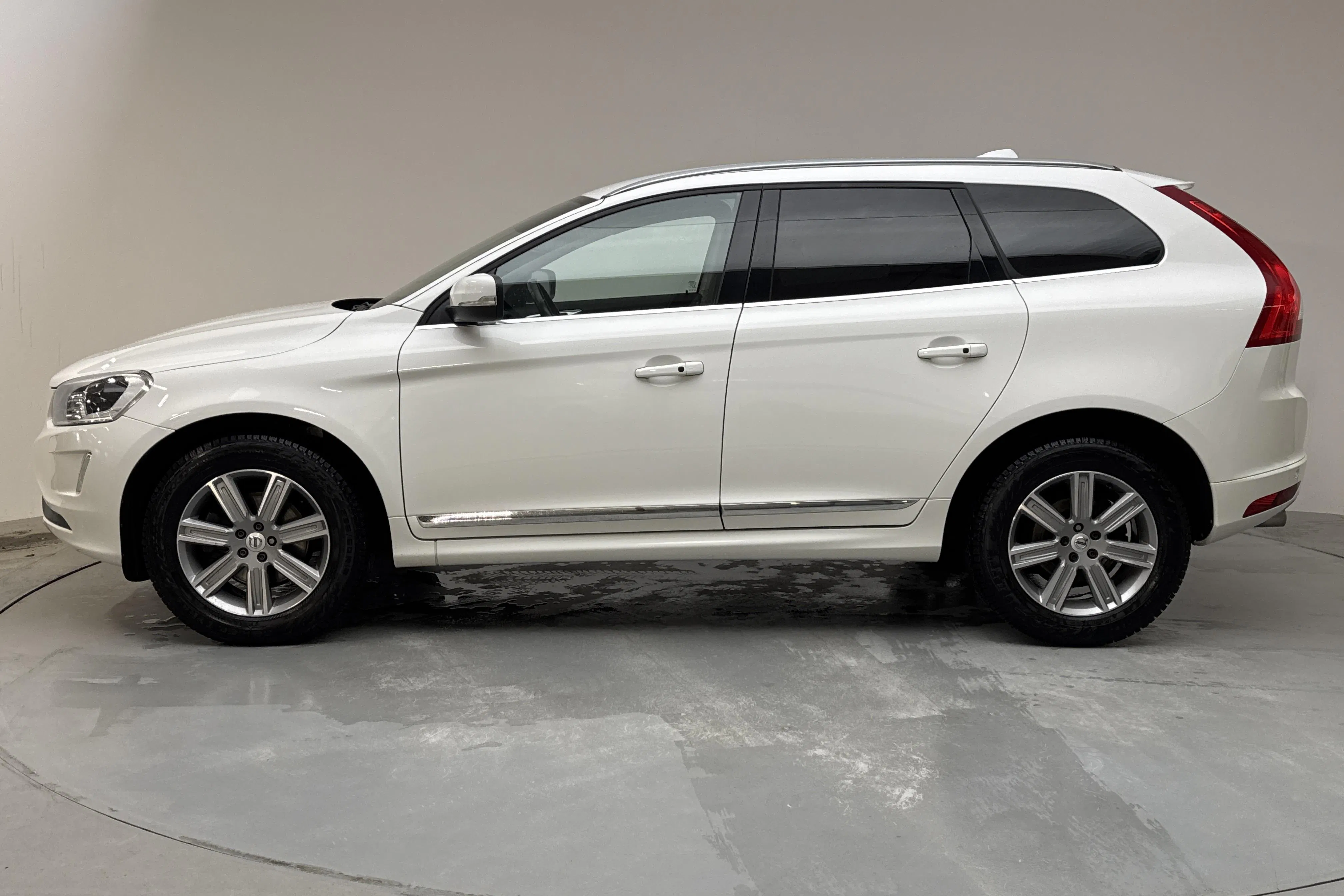 Presentation photo 2 of 14: Volvo XC60 D3 2WD (150hk) - 107 770 km - Automatic - white - 2017