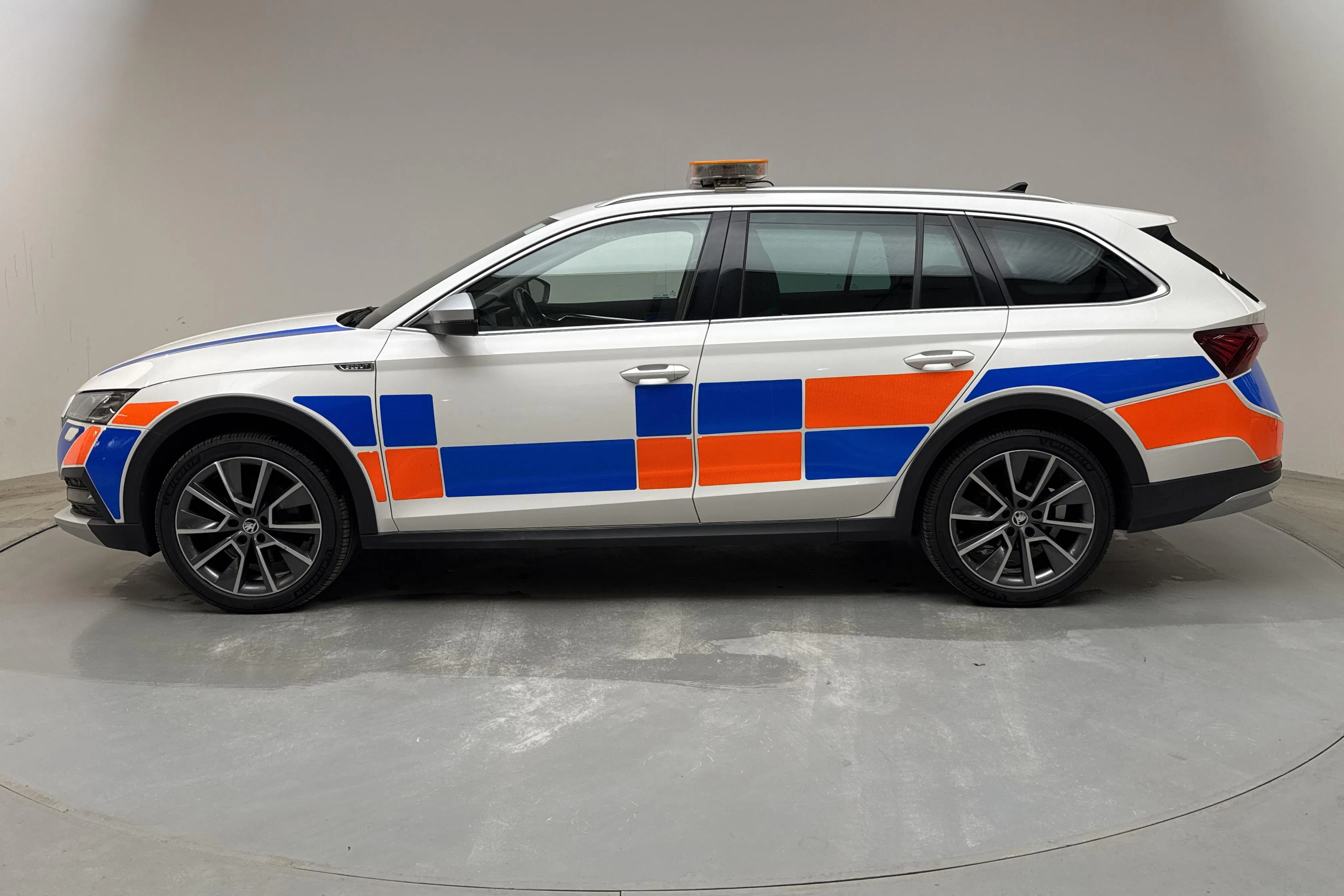 Presentationsfoto 2 av 12: Skoda Octavia Scout 2.0 TDI 4X4 (150hk) - 11 389 mil - Automat - vit - 2022