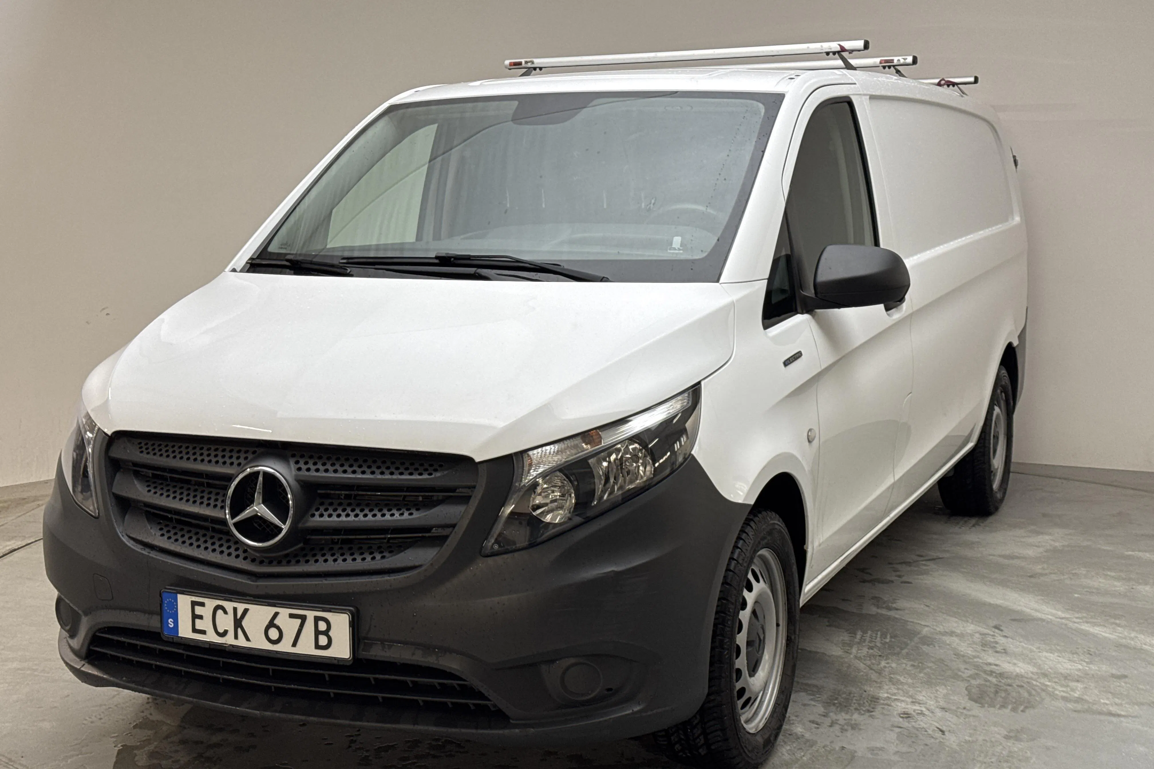 Presentationsfoto 1 av 14: Mercedes eVito Skåp 41kWh W447 (116hk) - 2 824 mil - Automat - vit - 2020