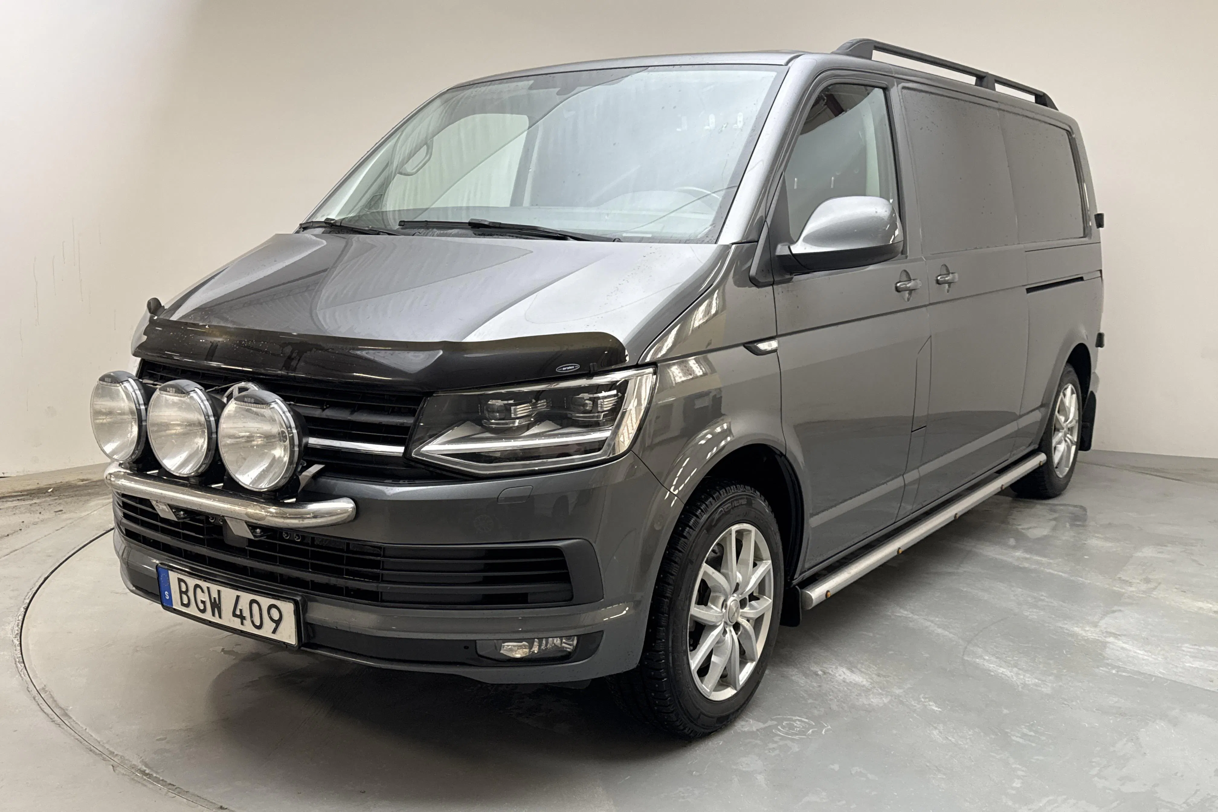 Presentationsfoto 1 av 12: VW Transporter T6 2.0 TDI BMT 4MOTION (204hk) - 13 255 mil - Automat - grå - 2019