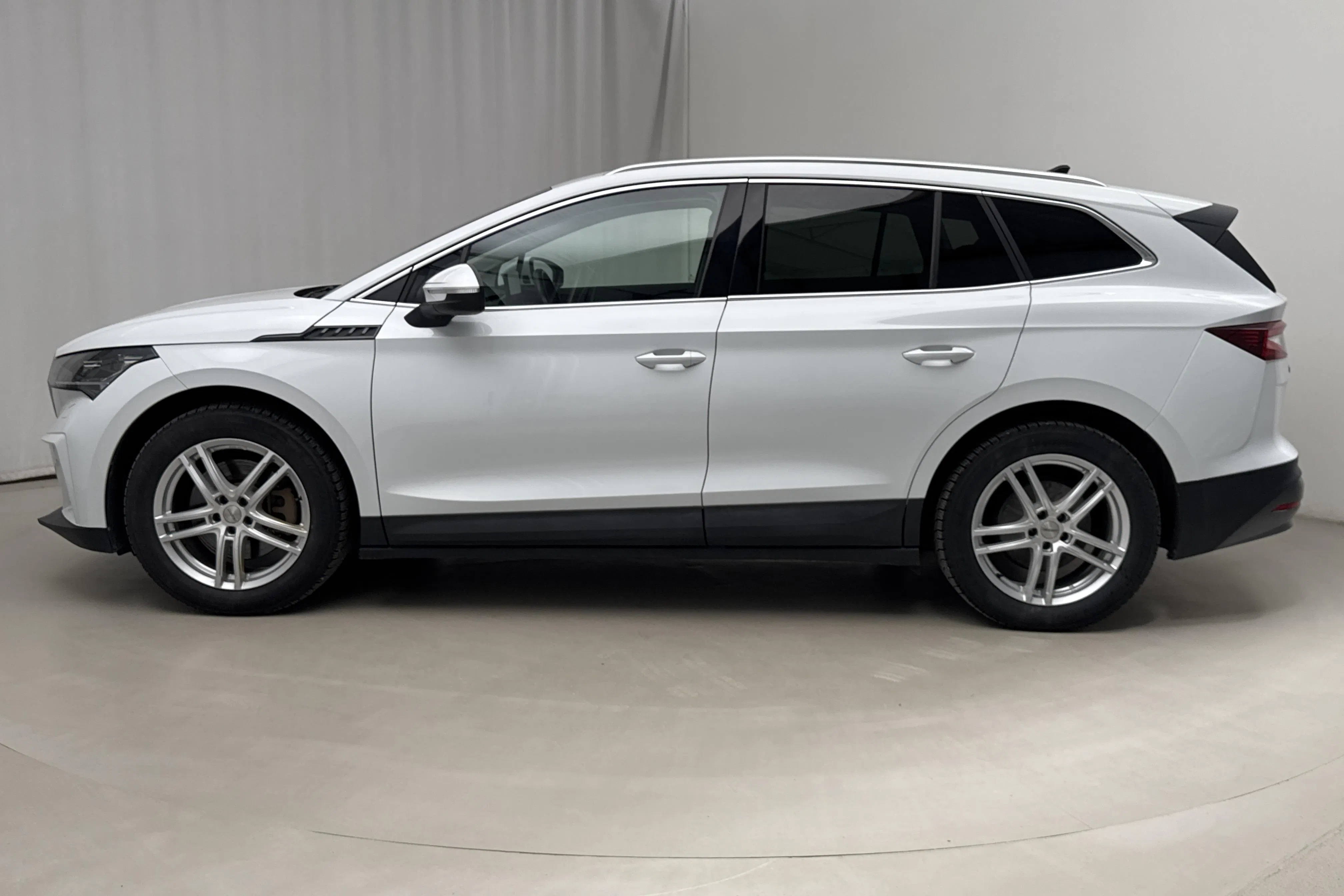Presentationsfoto 2 av 24: Skoda Enyaq iV 80x (265hk) - 8 252 mil - Automat - vit - 2023