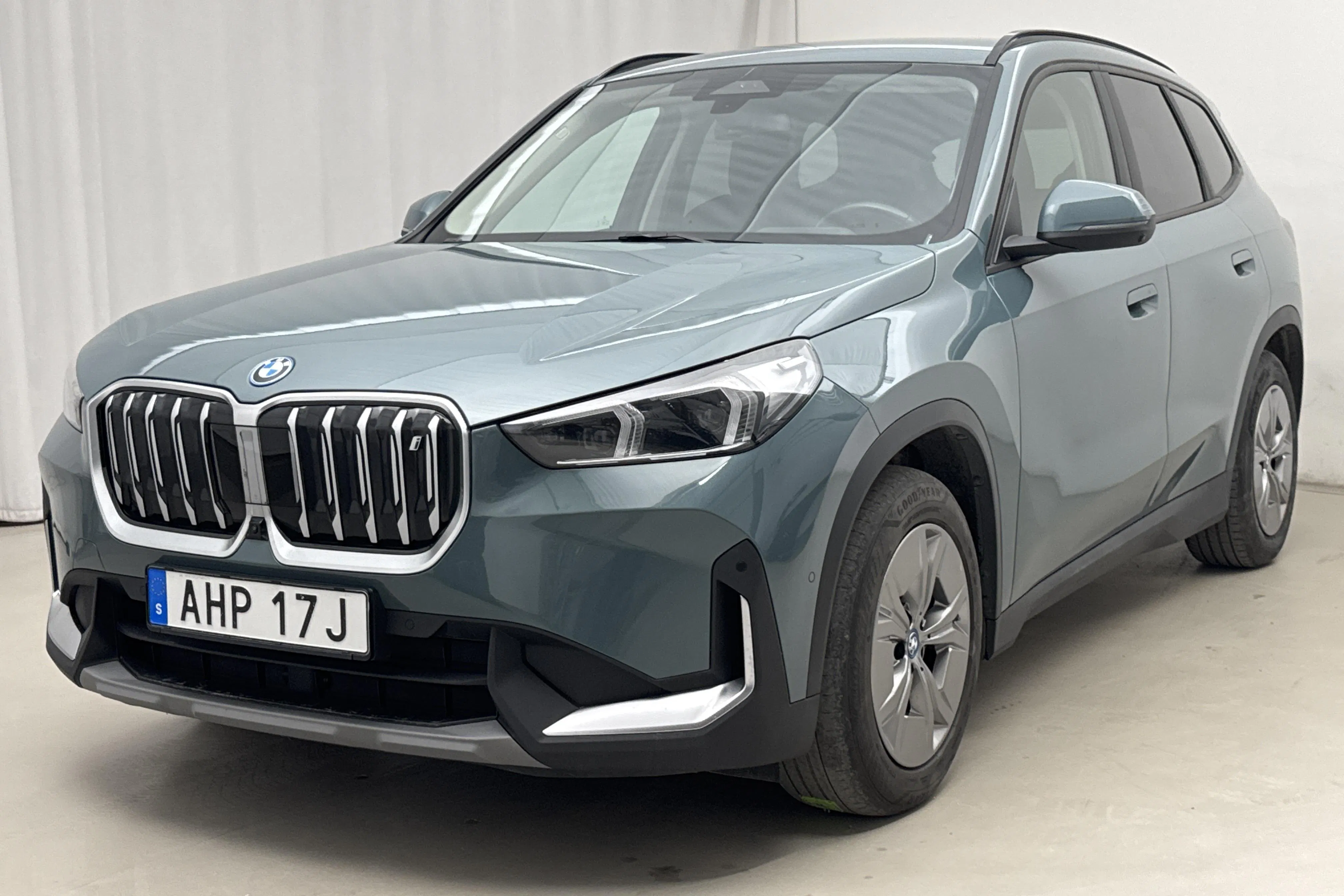 BMW iX1 xDrive30, U11 (313hk)