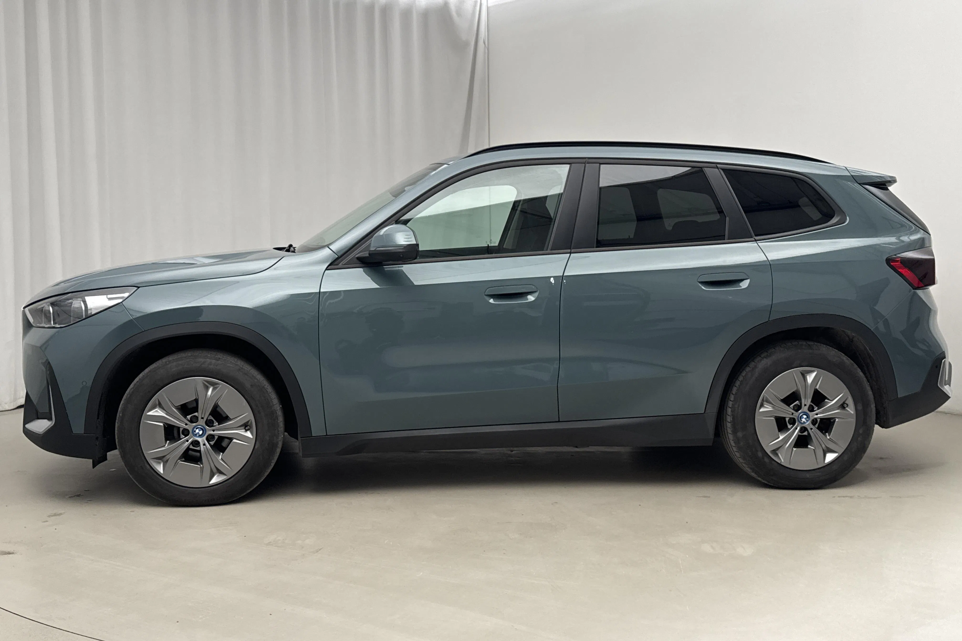 Presentation photo 2 of 21: BMW iX1 xDrive30, U11 (313hk) - 133 630 km - Automatic - green - 2023