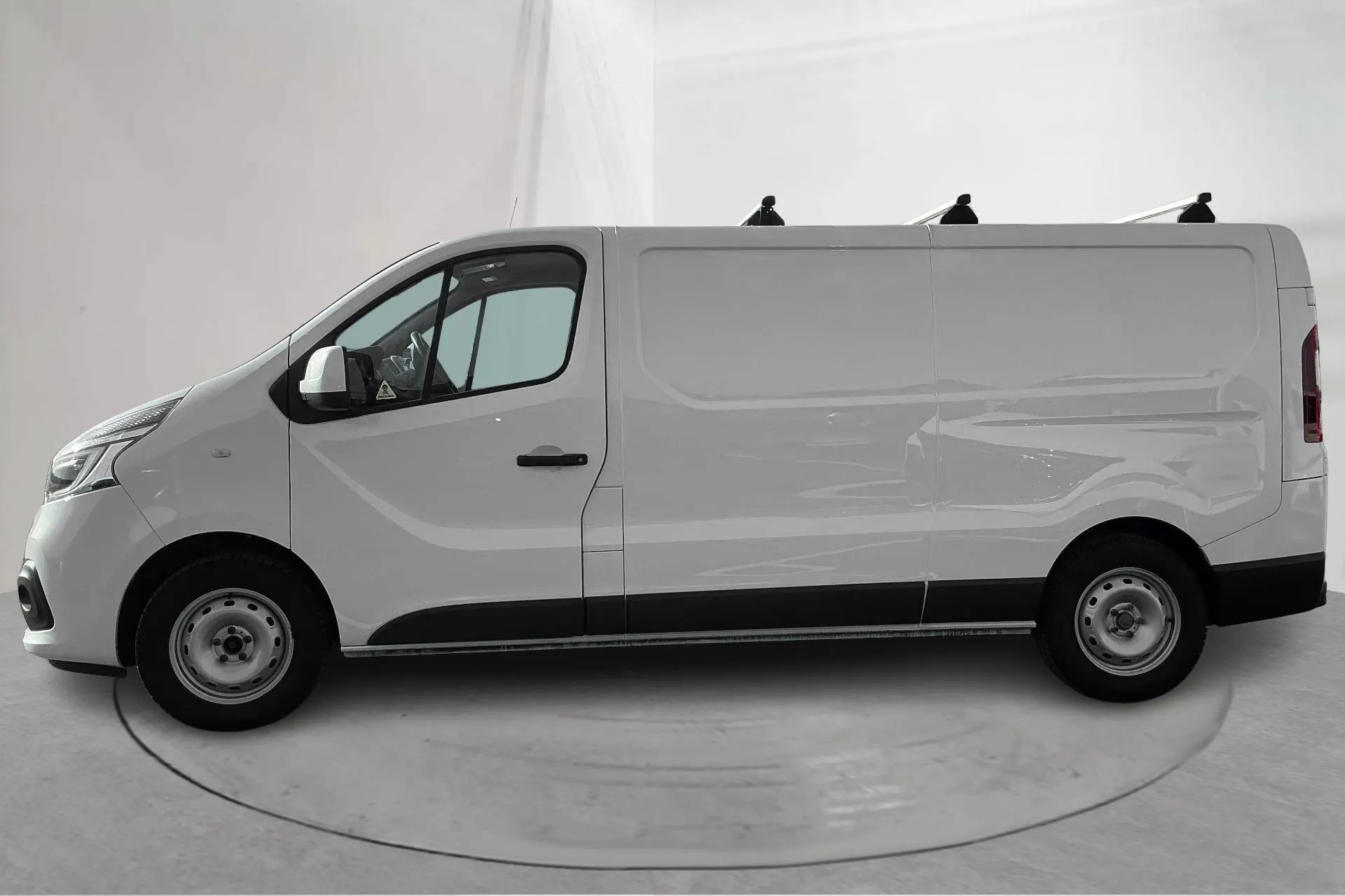 Presentationsfoto 2 av 16: Renault Trafic 2.0 dCi Skåp (145hk) - 7 256 mil - Automat - vit - 2021