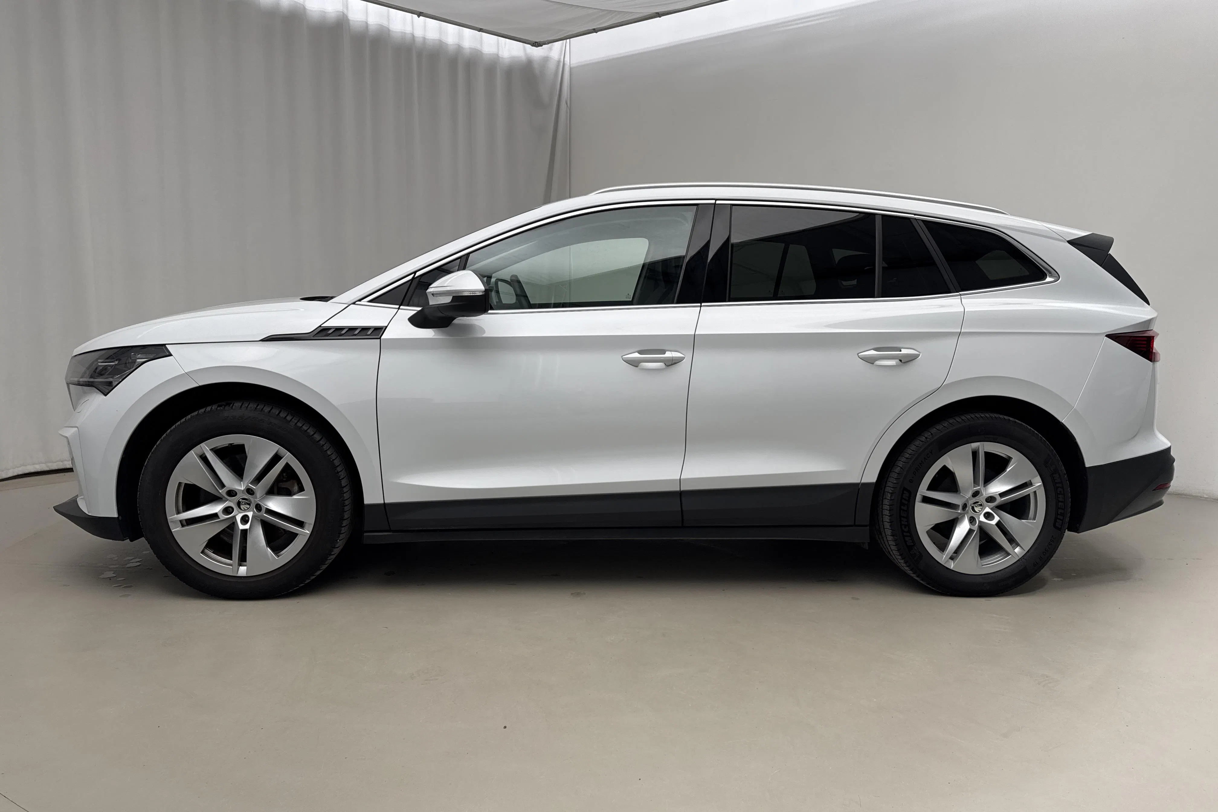 Presentationsfoto 2 av 24: Skoda Enyaq iV 80 (204hk) - 13 763 mil - Automat - vit - 2023