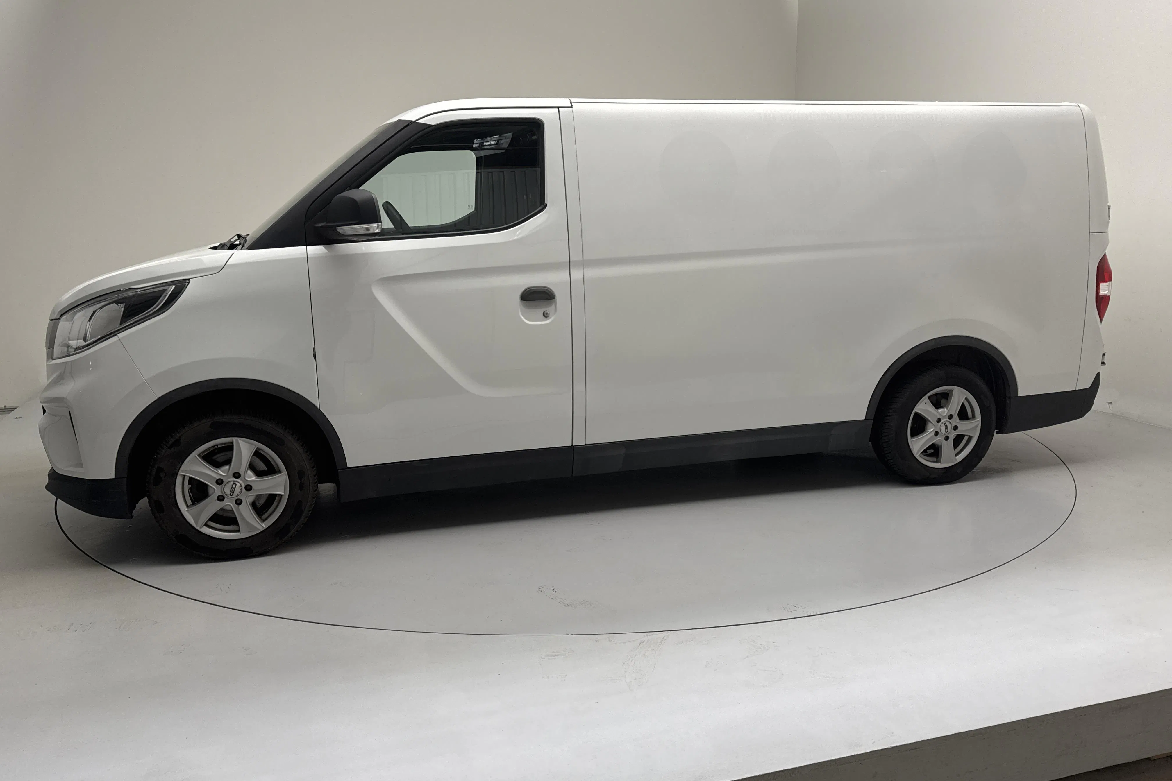 Presentationsfoto 2 av 13: Maxus e-Deliver 3 52.5kWh (122hk) - 7 166 mil - Automat - vit - 2020