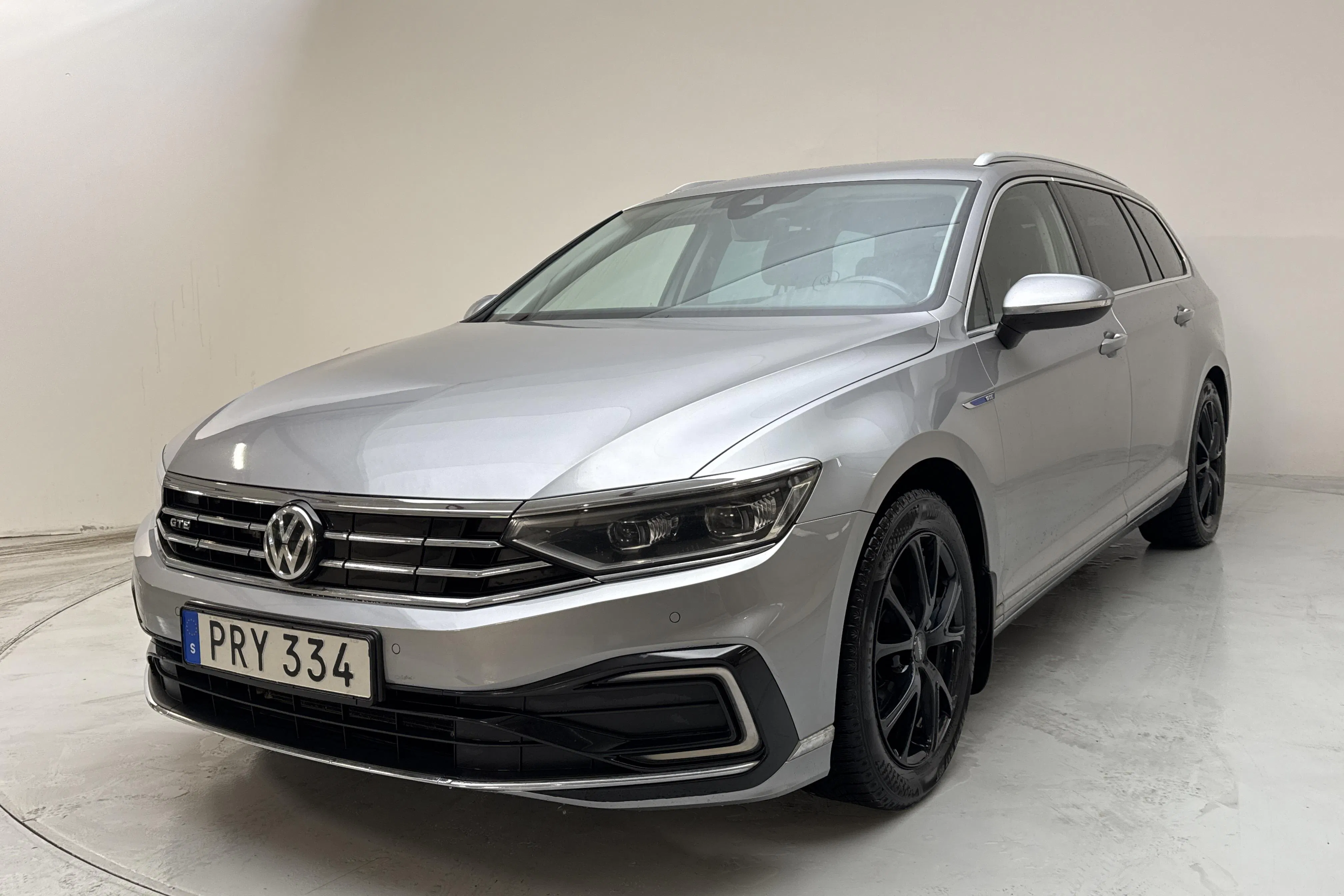 Presentation photo 1 of 15: VW Passat 1.4 GTE Sportscombi (218hk) - 195 400 km - Automatic - silver - 2020