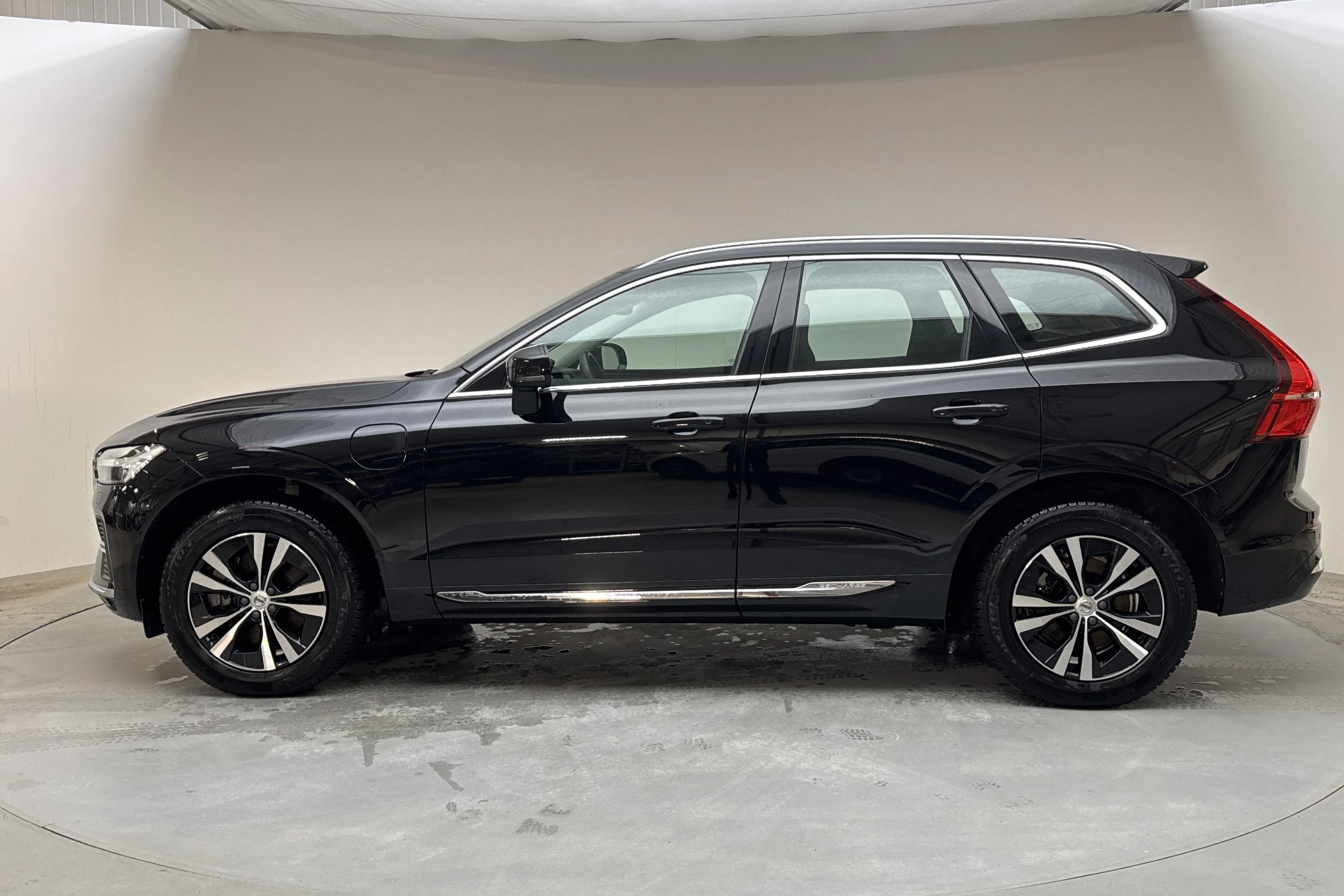 Presentation photo 2 of 20: Volvo XC60 T6 AWD Recharge (350hk) - 43 960 km - Automatic - black - 2024