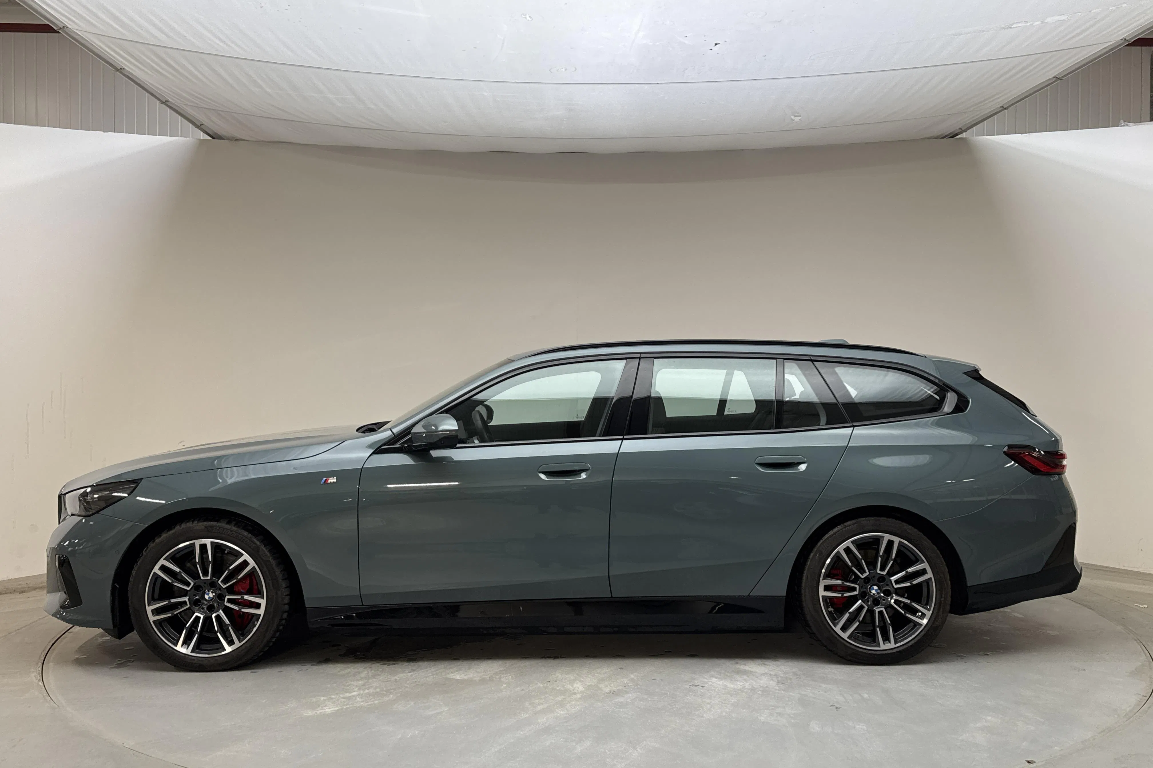 Presentation photo 2 of 22: BMW i5 eDrive40 Touring, G61 (340hk) - 46 430 km - Automatic - green - 2025