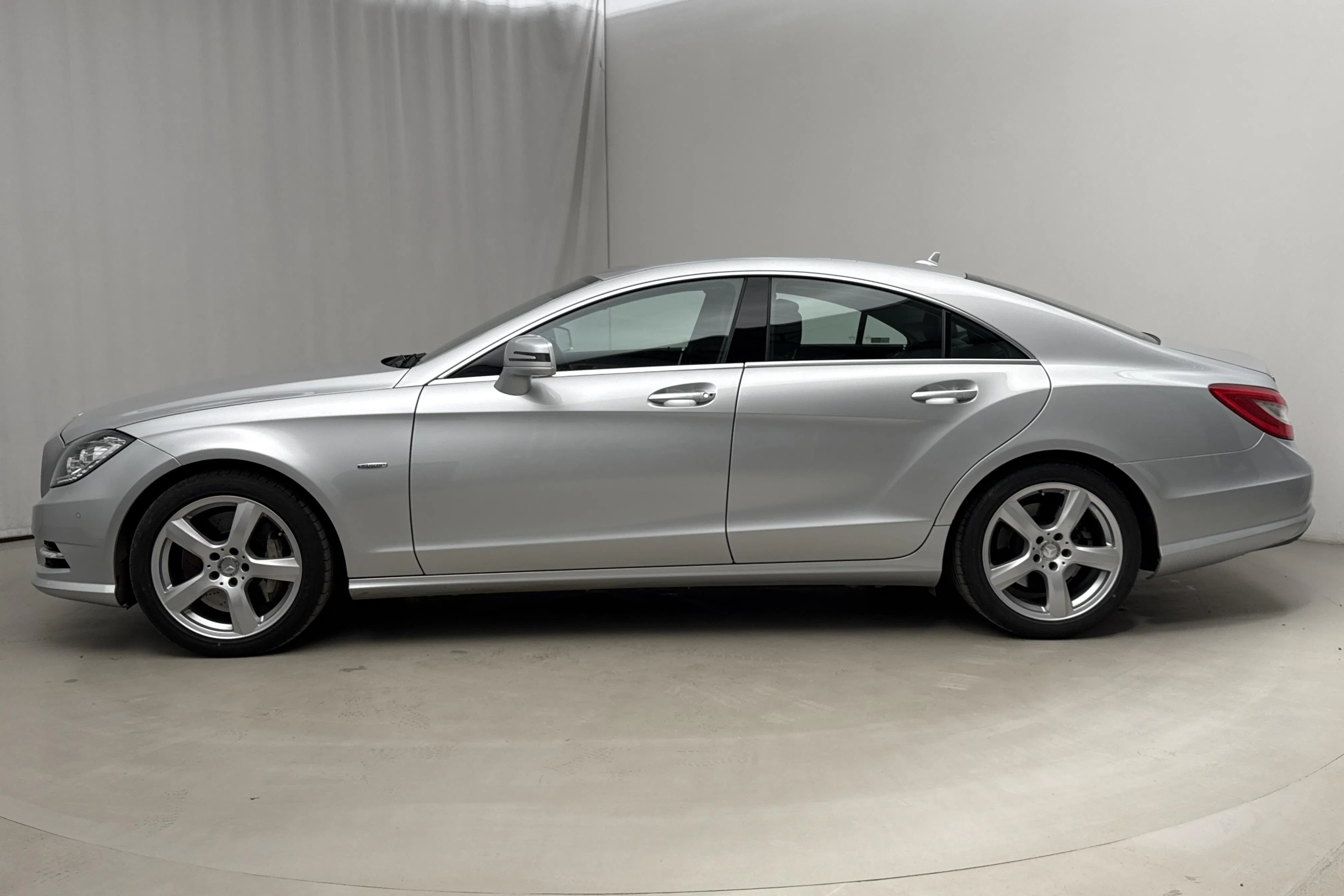 Presentationsfoto 2 av 22: Mercedes CLS 500 BlueEFFICIENCY 4MATIC (408hk) - 5 050 mil - Automat - silver - 2012