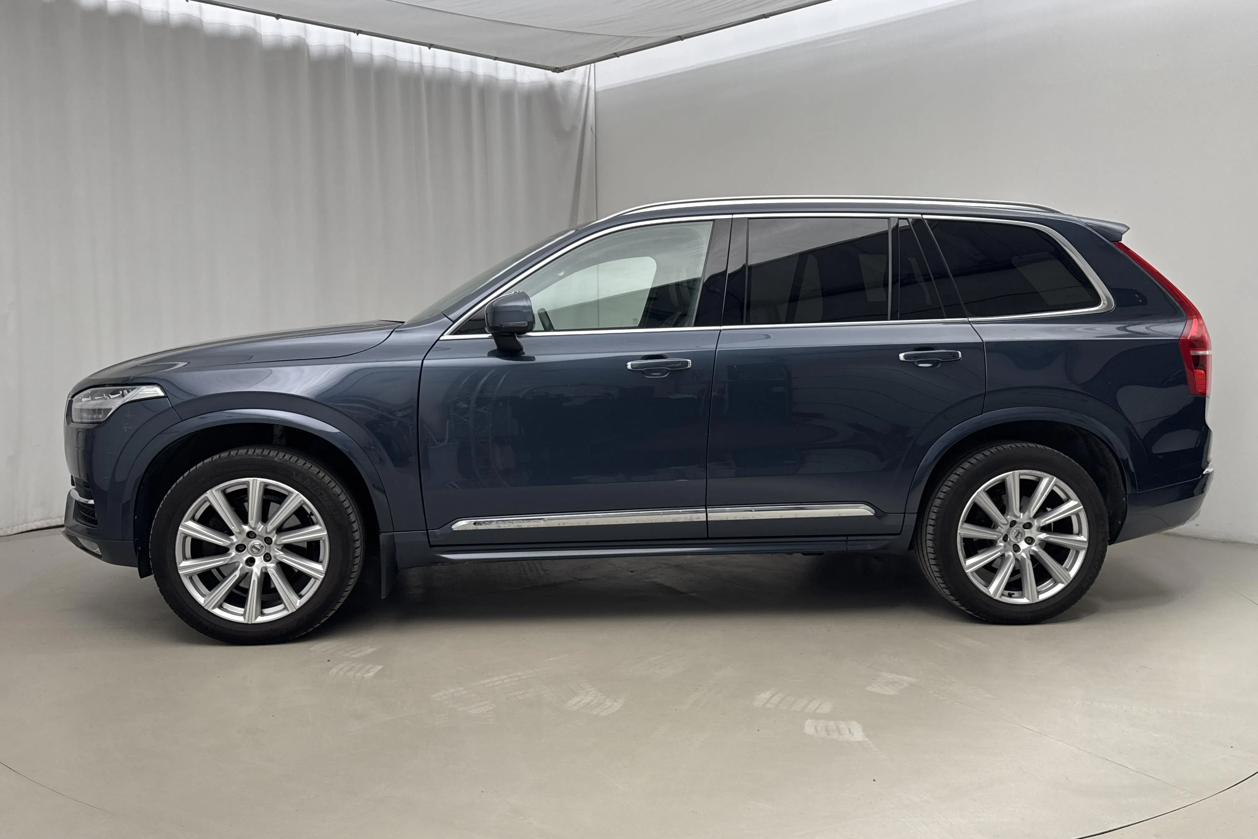 Presentation photo 2 of 24: Volvo XC90 D5 AWD (235hk) - 192 150 km - Automatic - Dark Blue - 2018