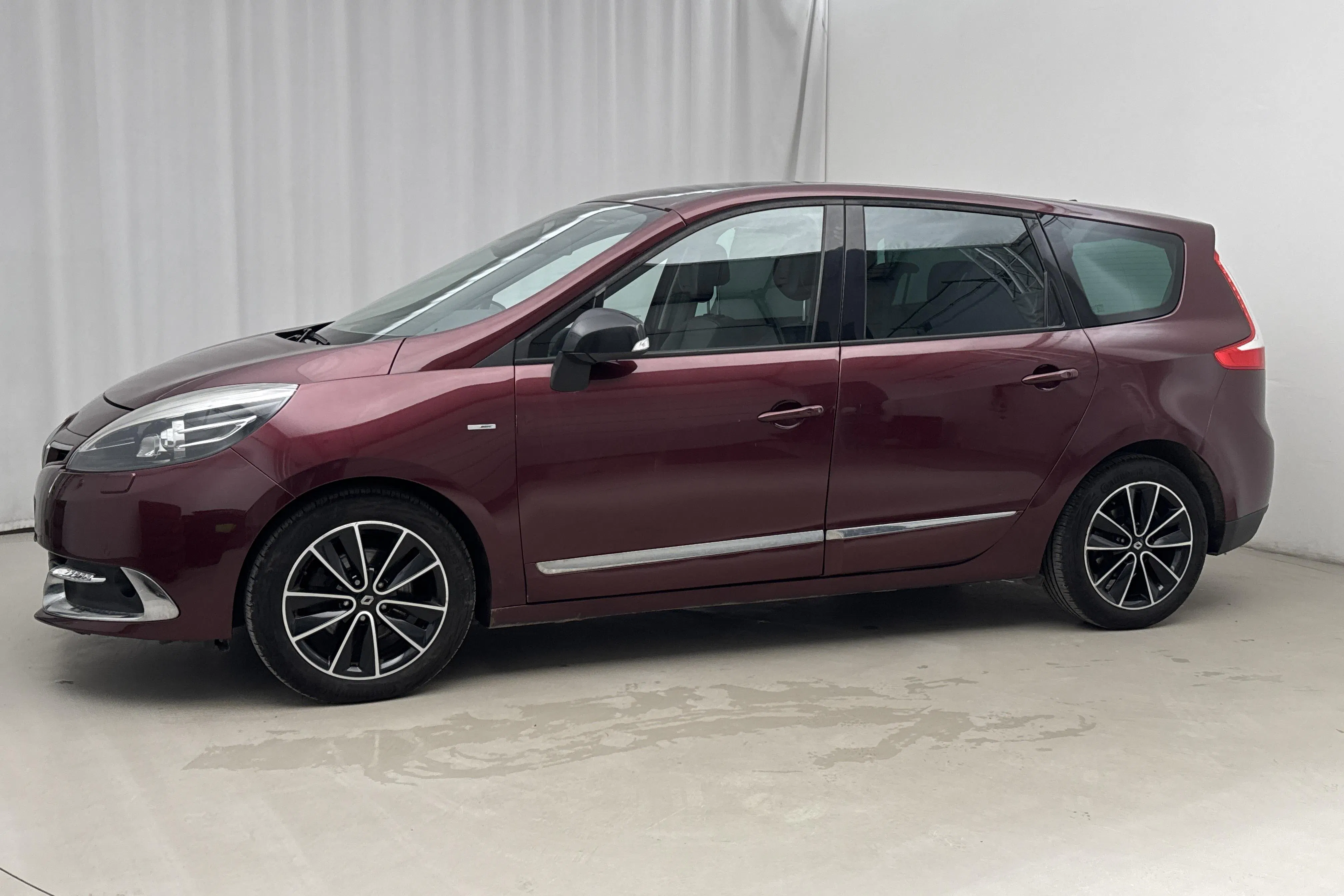 Presentationsfoto 2 av 17: Renault Grand Scénic III 1.5 dCi FAP (110hk) - 18 149 mil - Automat - röd - 2012