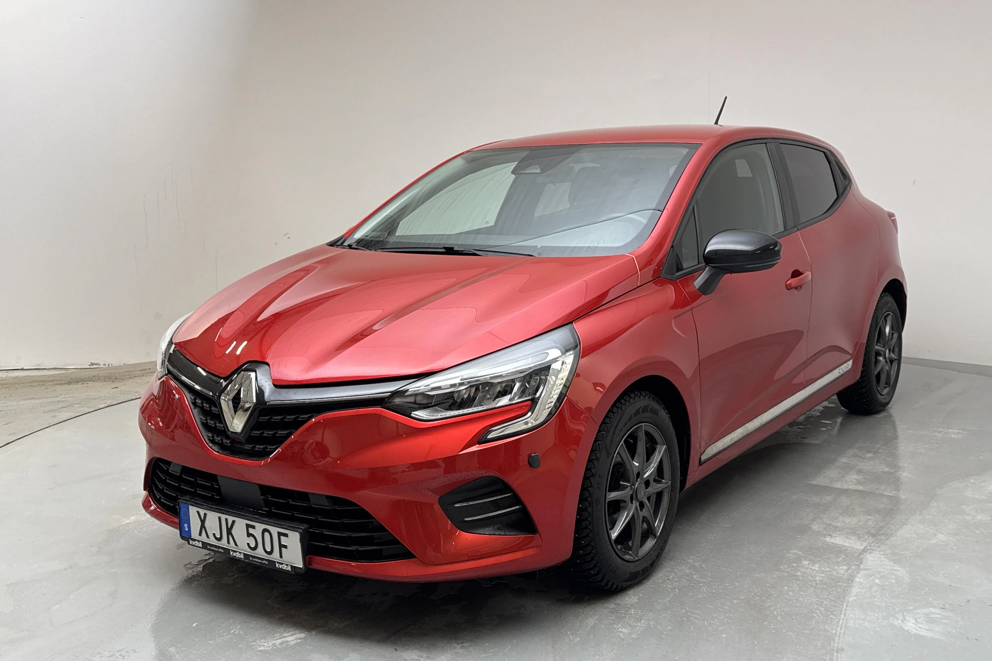 Presentationsfoto 1 av 14: Renault Clio V 1.0 TCe 5dr (100hk) - 3 905 mil - Manuell - röd - 2020