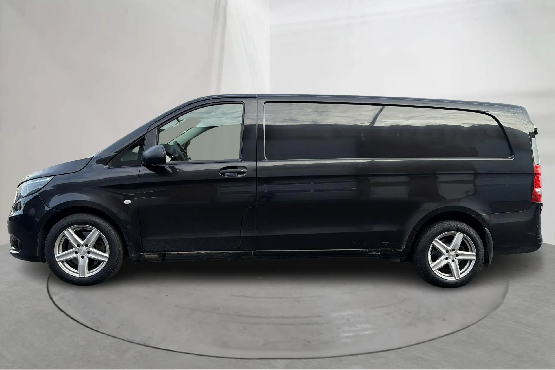 Presentationsfoto 2 av 16: Mercedes Vito 116 CDI 4MATIC W640 (163hk) - 29 198 mil - Automat - svart - 2018