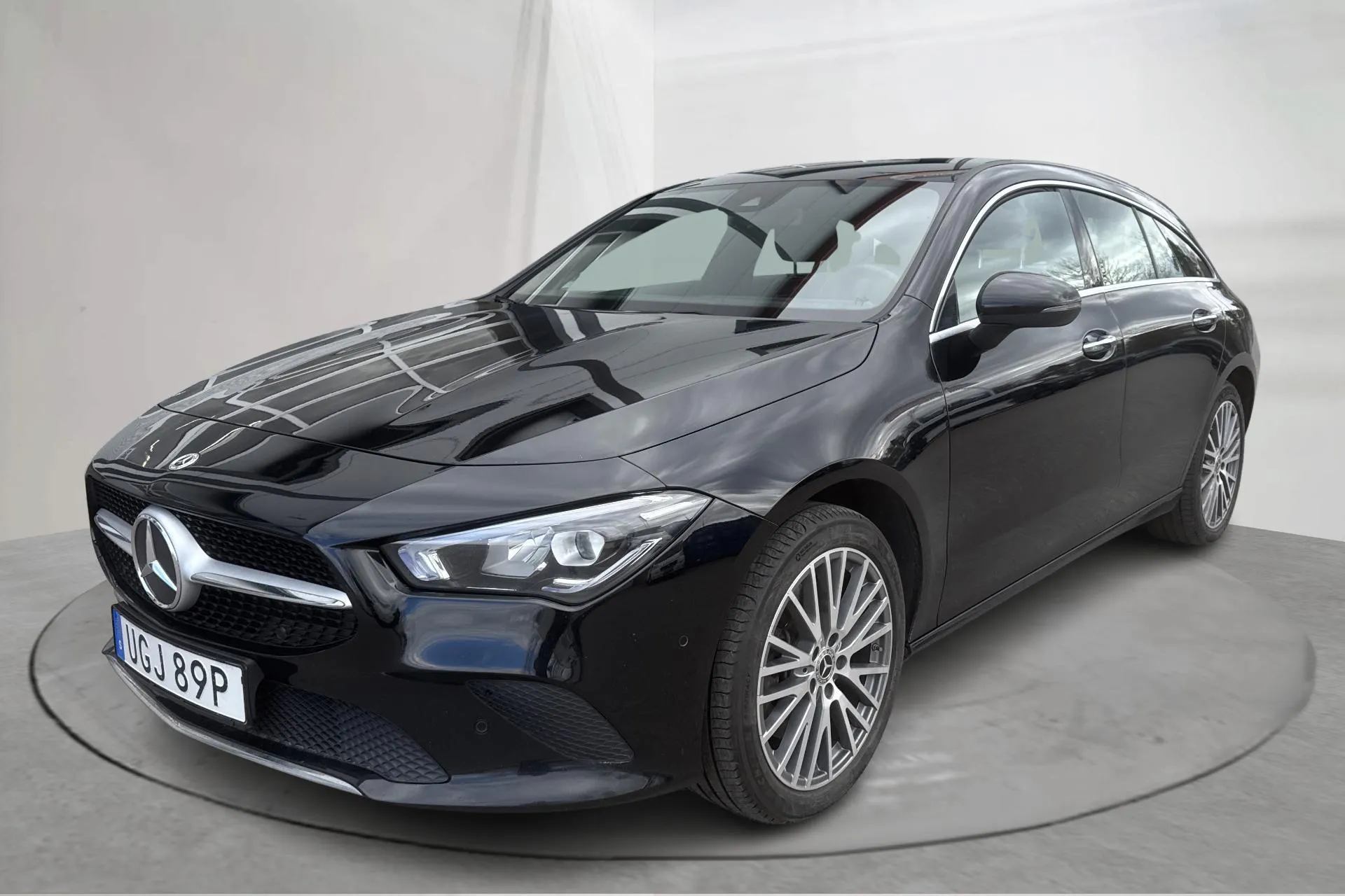 Presentationsfoto 1 av 17: Mercedes CLA 250 e Shooting Brake X118 (218hk) - 15 202 mil - Automat - svart - 2023