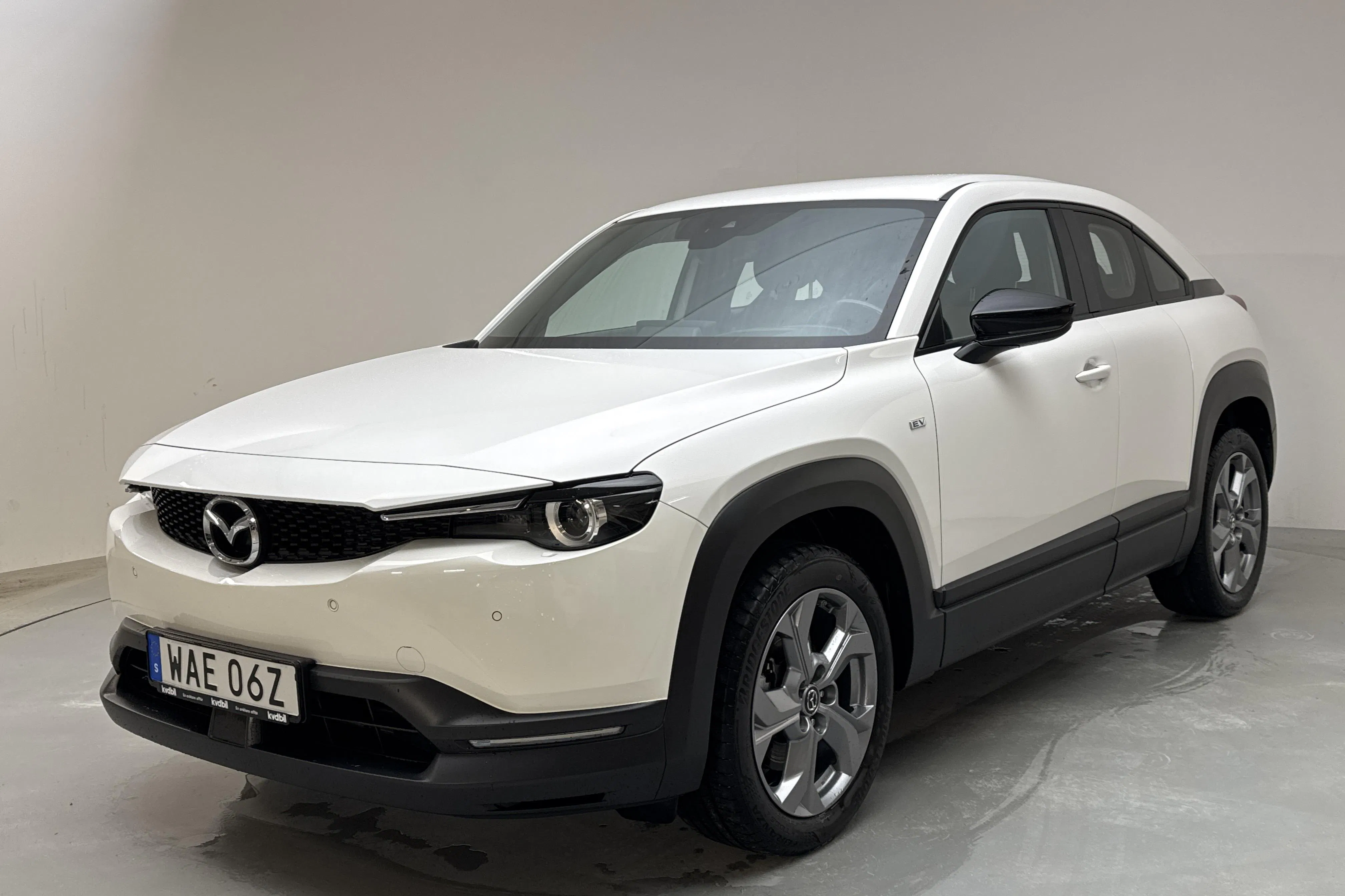 Presentationsfoto 1 av 15: Mazda MX-30 e-Skyactiv (145hk) - 5 918 mil - Automat - vit - 2023