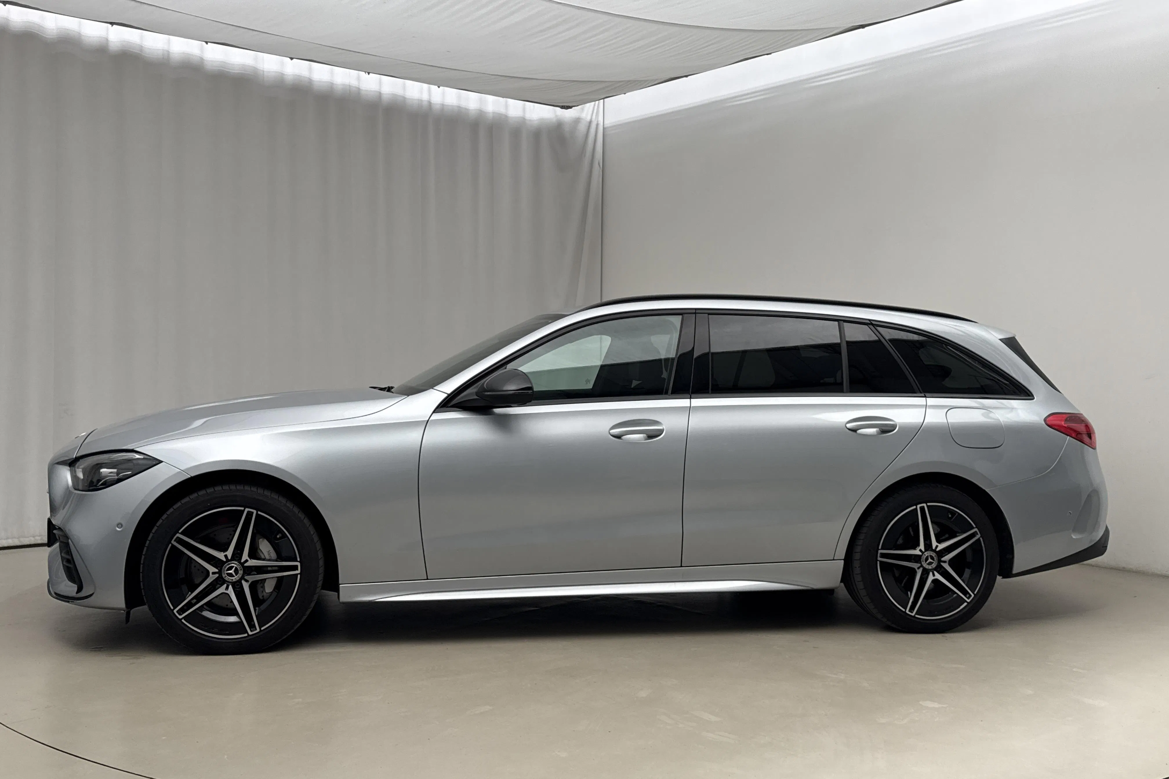 Presentation photo 2 of 21: Mercedes C 300 e Kombi S206 (333hk) - 82 250 km - Automatic - silver - 2023