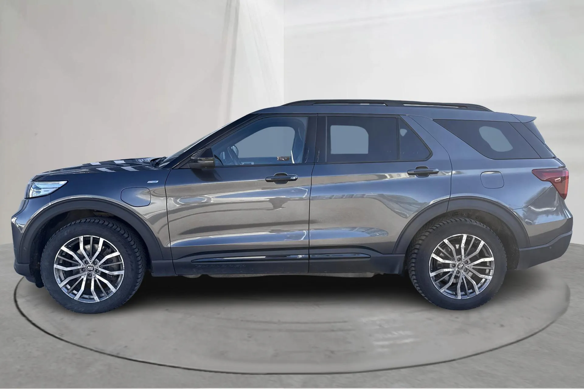 Presentationsfoto 2 av 32: Ford Explorer 3.0T EcoBoost (457hk) - 17 996 mil - Automat - grå - 2020