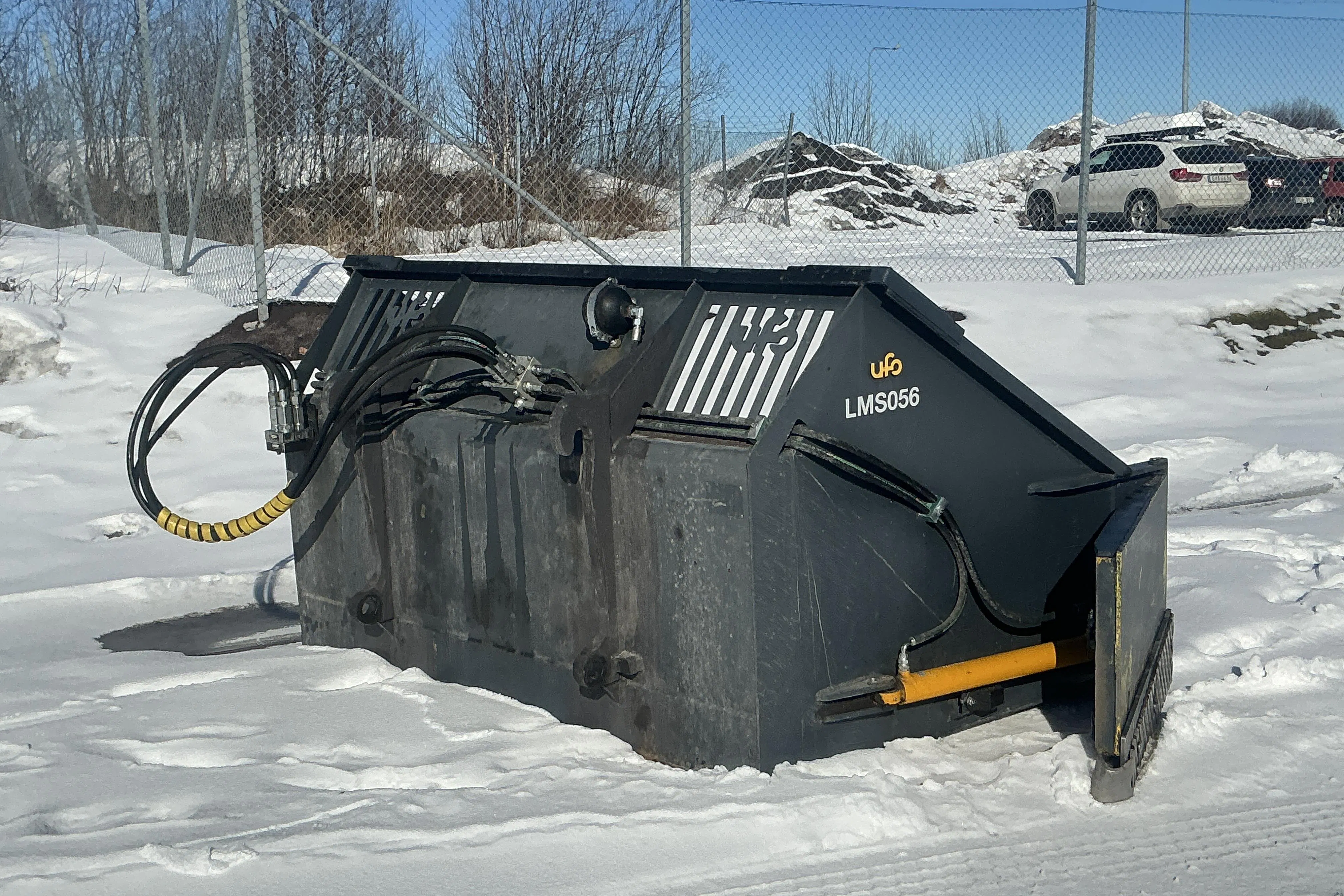 Presentation photo 2 of 12: UFO Klaffskopa 3,5m3 (-18) - 0 km