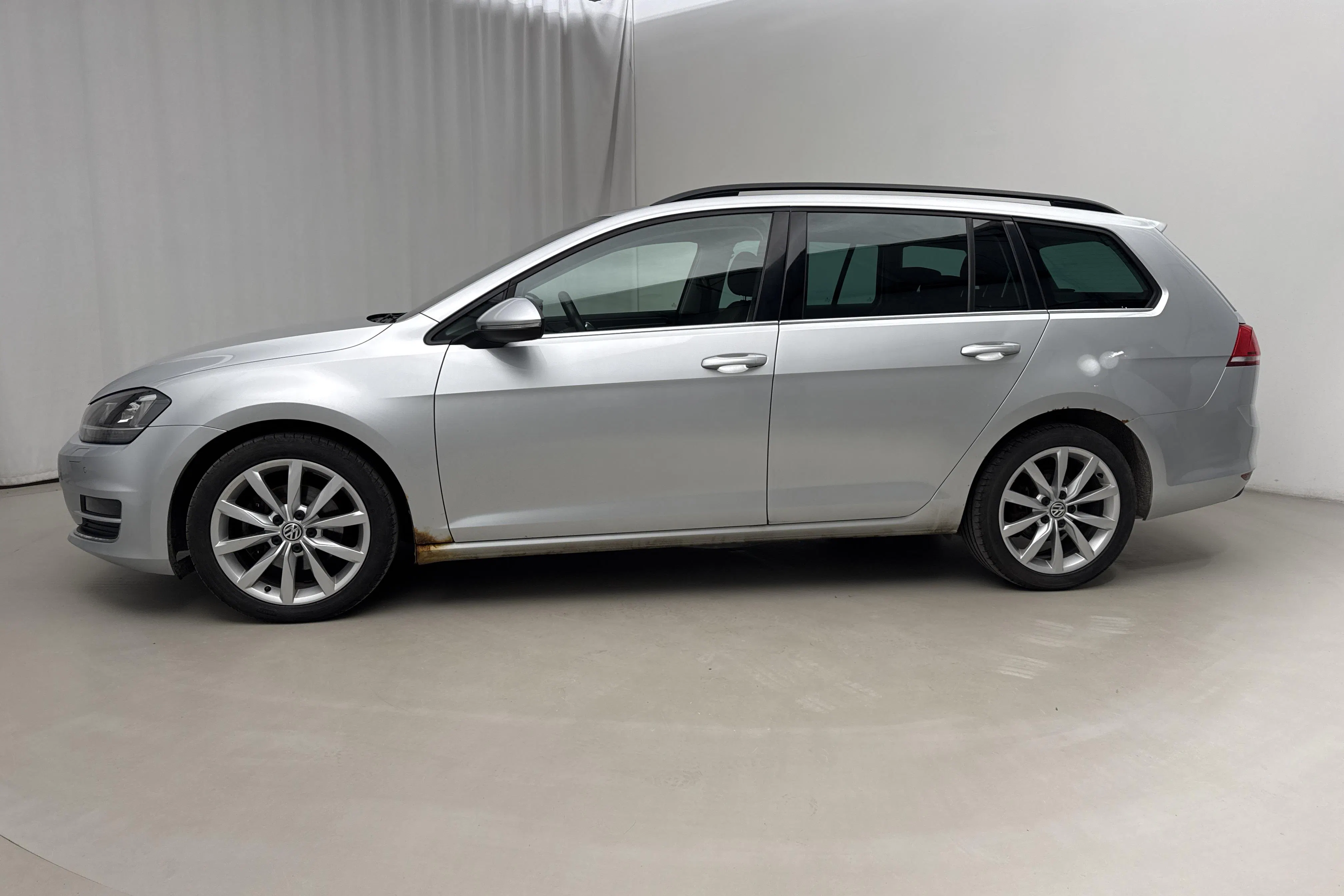 Zdjęcie prezentacyjne 2 z 18: VW Golf VII 1.4 TSI Sportscombi (140hk) - 99 070 km - Automatyczna - srebro - 2015