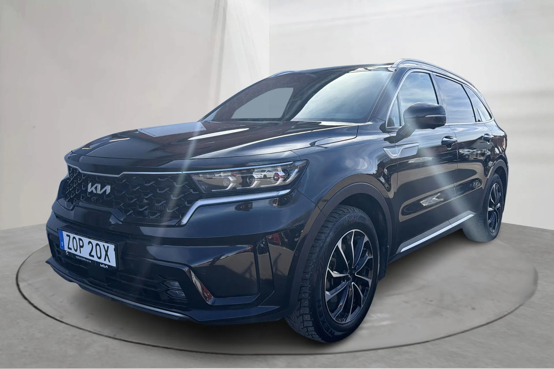 Presentationsfoto 1 av 18: KIA Sorento 1.6 T-GDi Plug-in Hybrid AWD (265hk) - 17 583 mil - Automat - svart - 2022