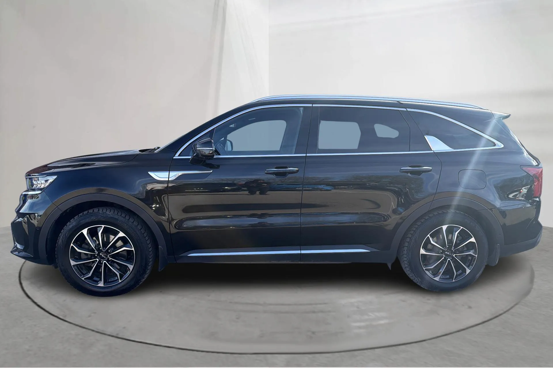 Presentationsfoto 2 av 18: KIA Sorento 1.6 T-GDi Plug-in Hybrid AWD (265hk) - 17 583 mil - Automat - svart - 2022