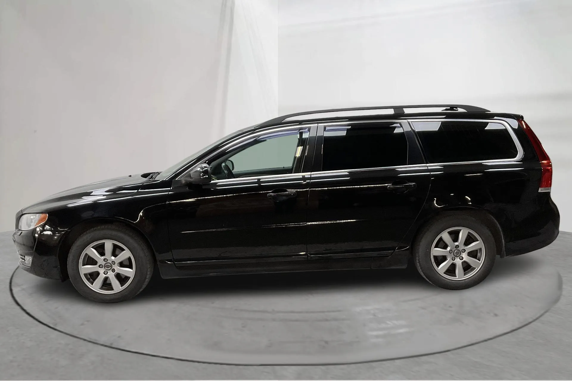 Presentationsfoto 2 av 16: Volvo V70 II D4 AWD (163hk) - 21 004 mil - Automat - svart - 2014