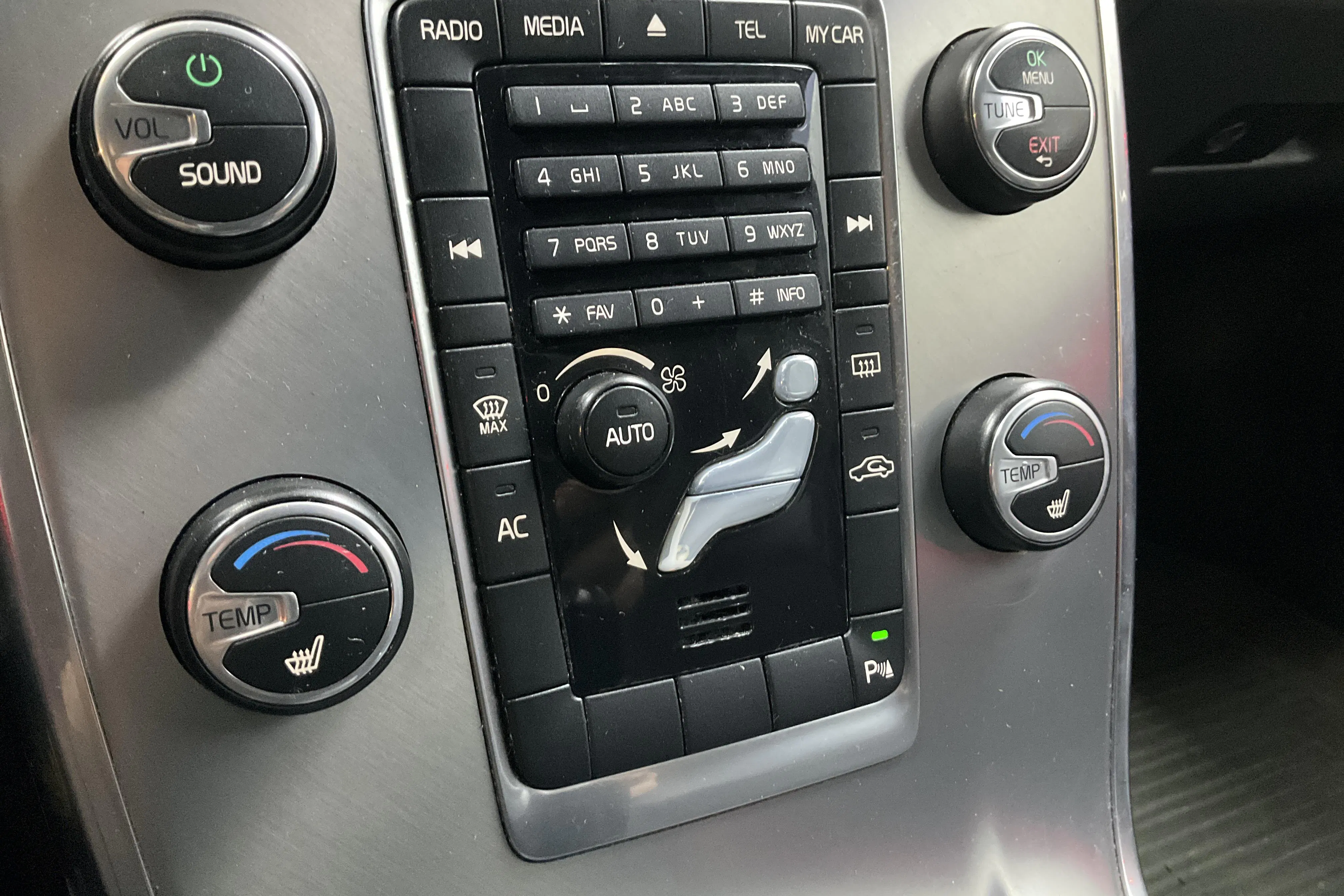 Presentationsfoto 16 av 16: Volvo V70 II D4 AWD (163hk) - 21 004 mil - Automat - svart - 2014